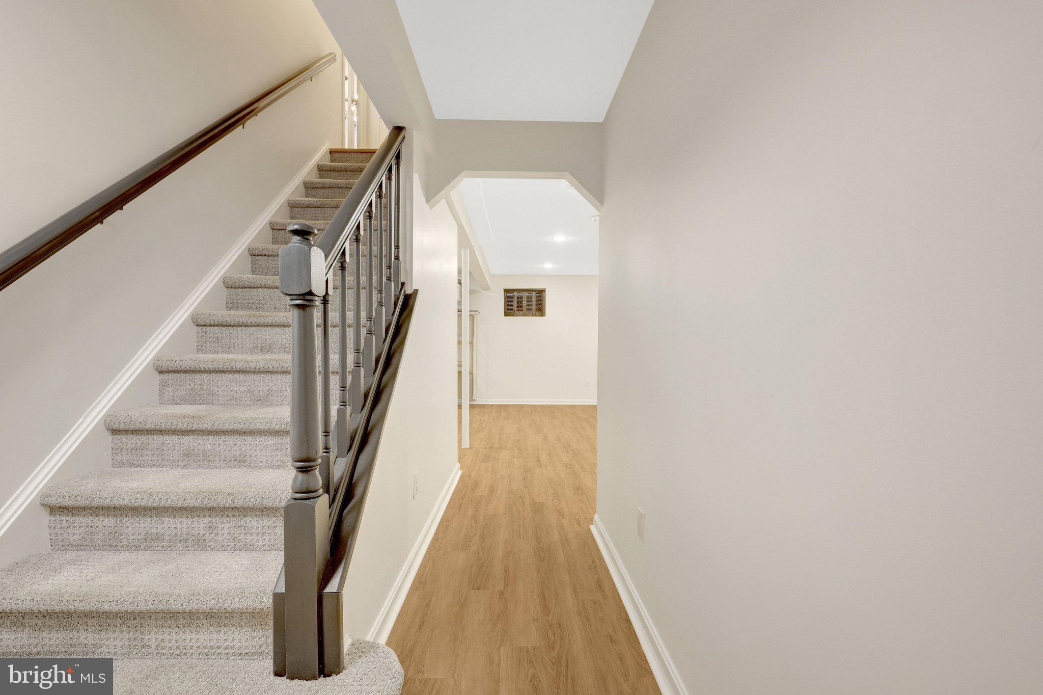 HOLLY KNOLL - Residential