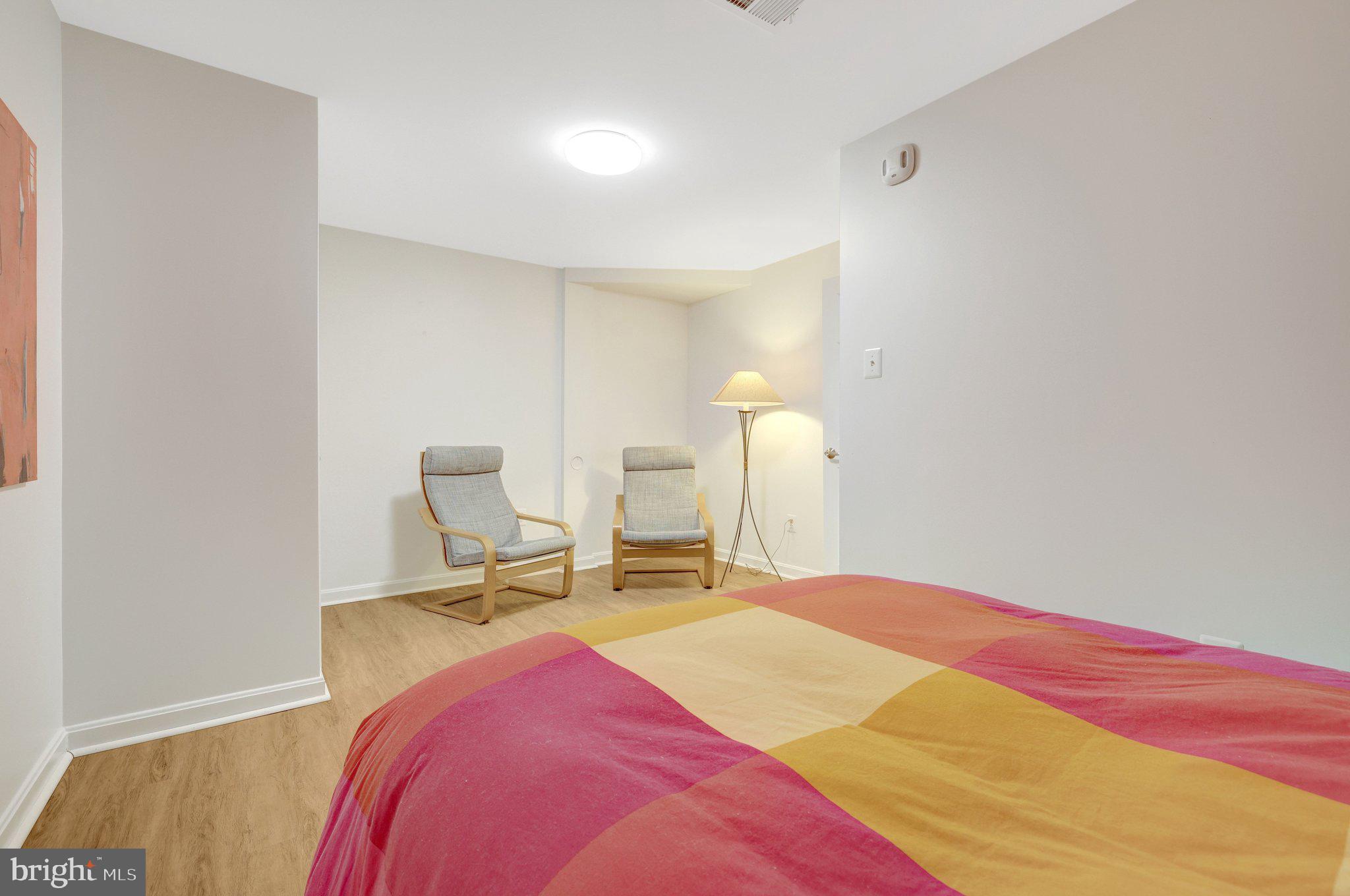 HOLLY KNOLL - Residential