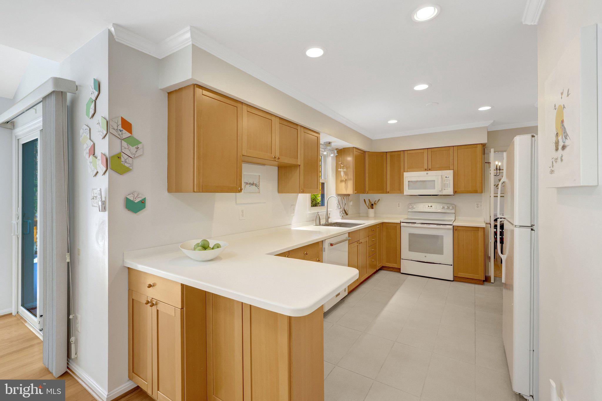 HOLLY KNOLL - Residential