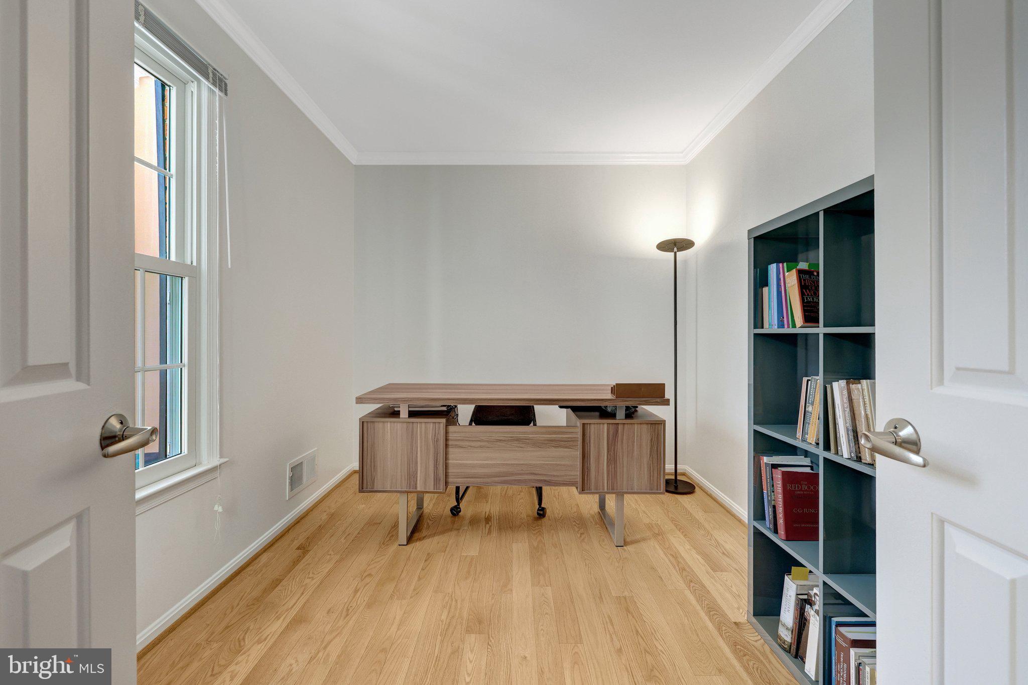 HOLLY KNOLL - Residential