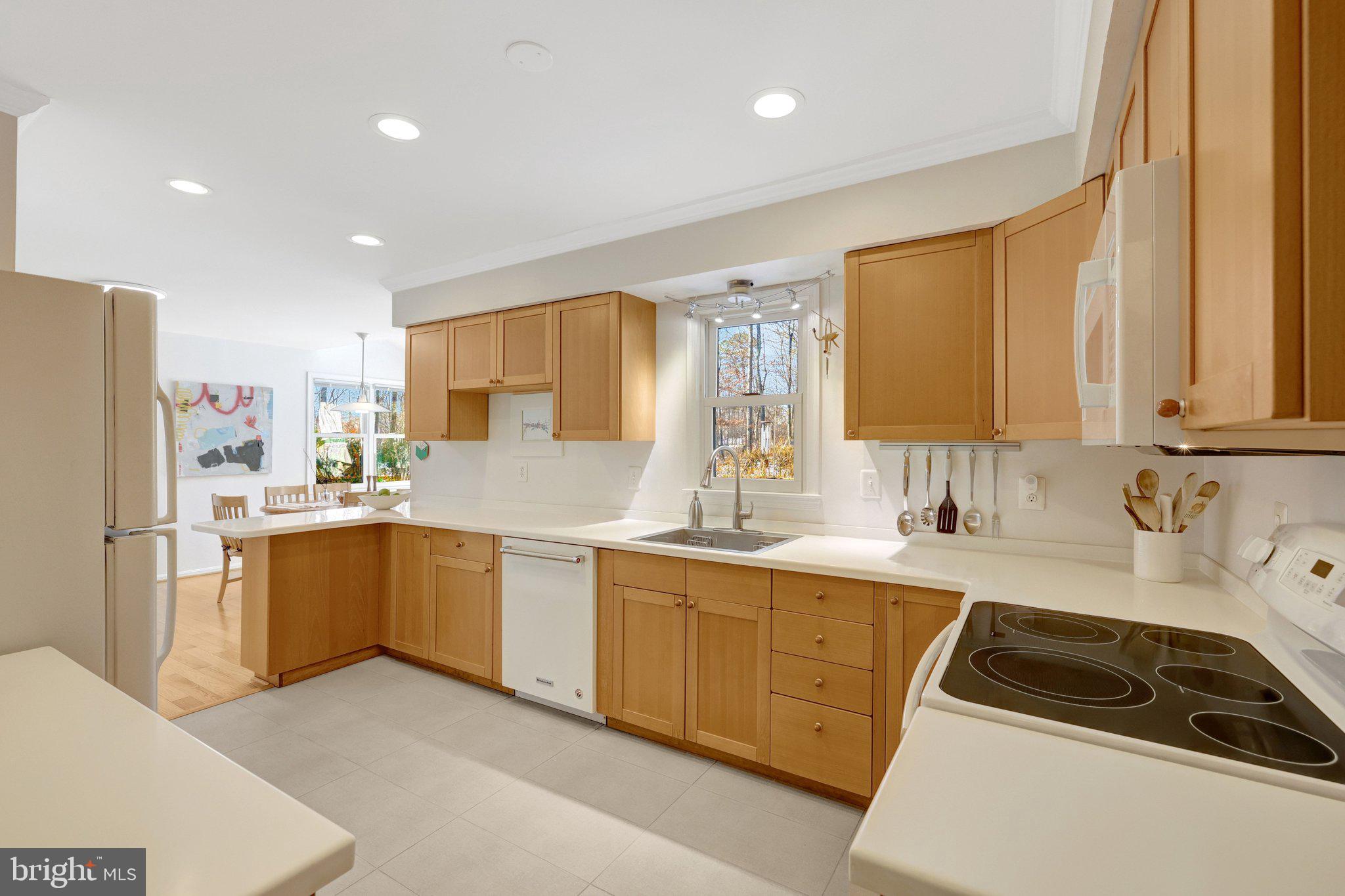 HOLLY KNOLL - Residential