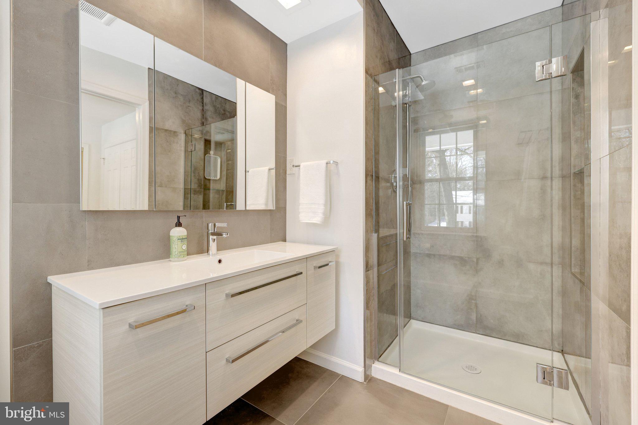 HOLLY KNOLL - Residential