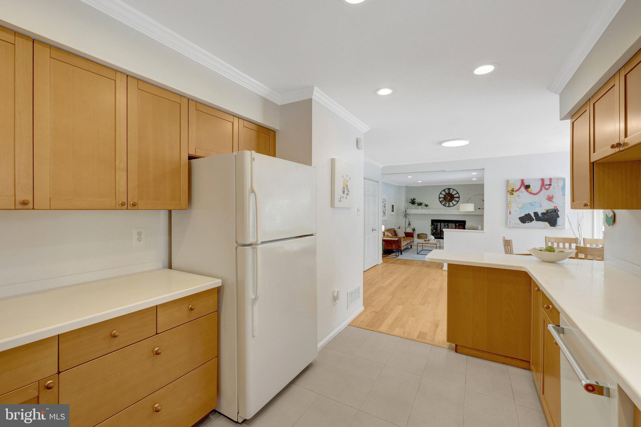 HOLLY KNOLL - Residential