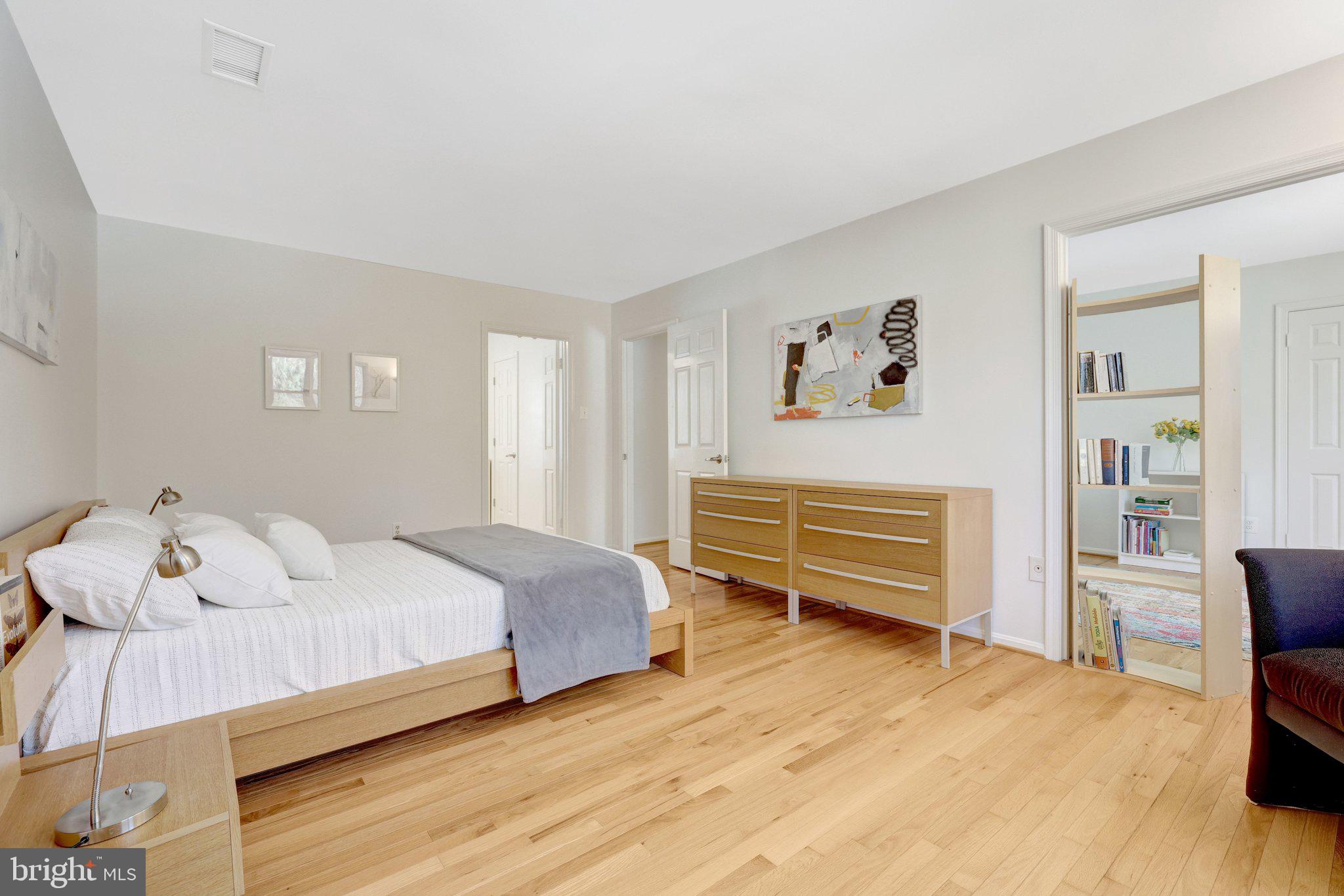 HOLLY KNOLL - Residential