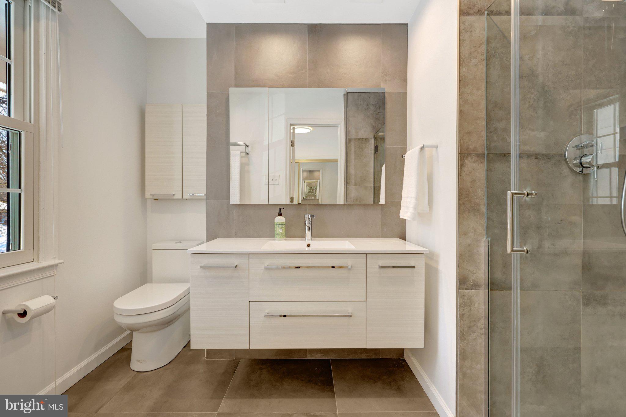 HOLLY KNOLL - Residential