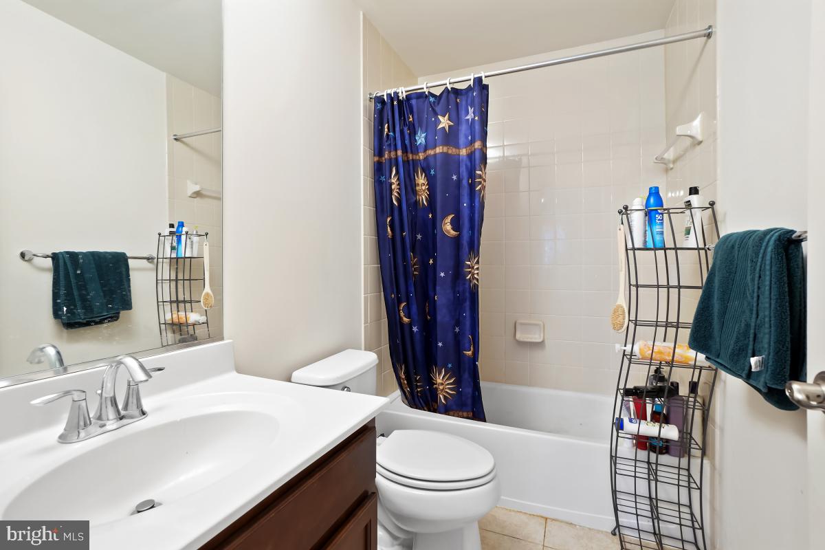 CENTENNIAL OVERLOOK - Residential Lease