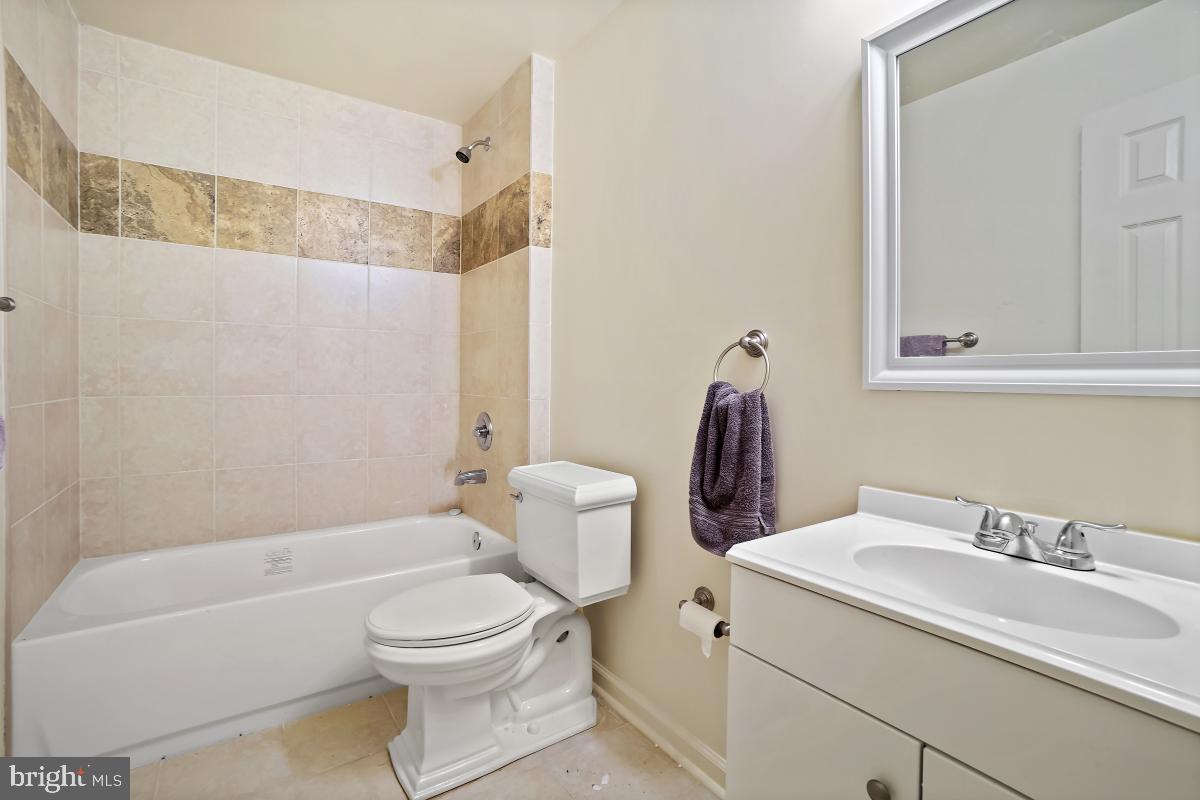 CENTENNIAL OVERLOOK - Residential Lease