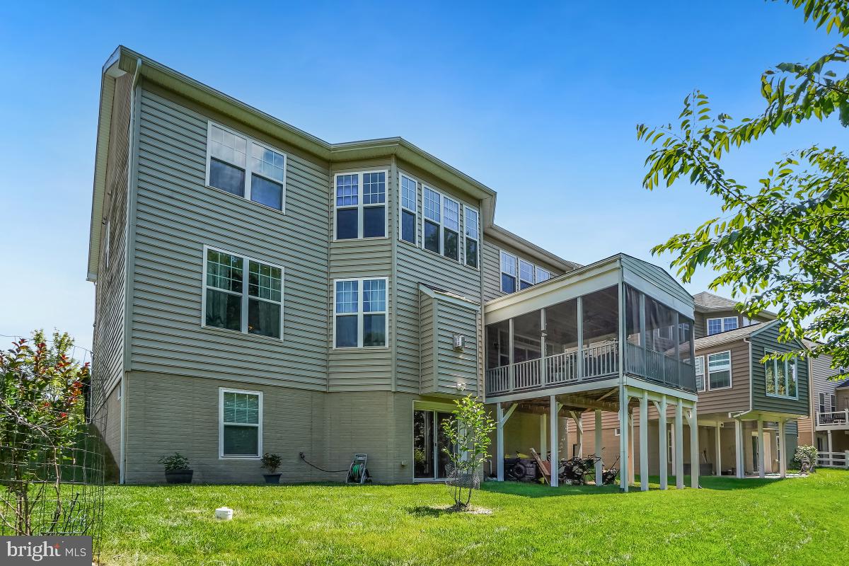 CENTENNIAL OVERLOOK - Residential Lease