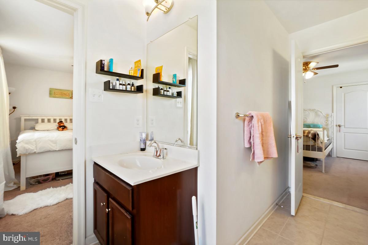 CENTENNIAL OVERLOOK - Residential Lease