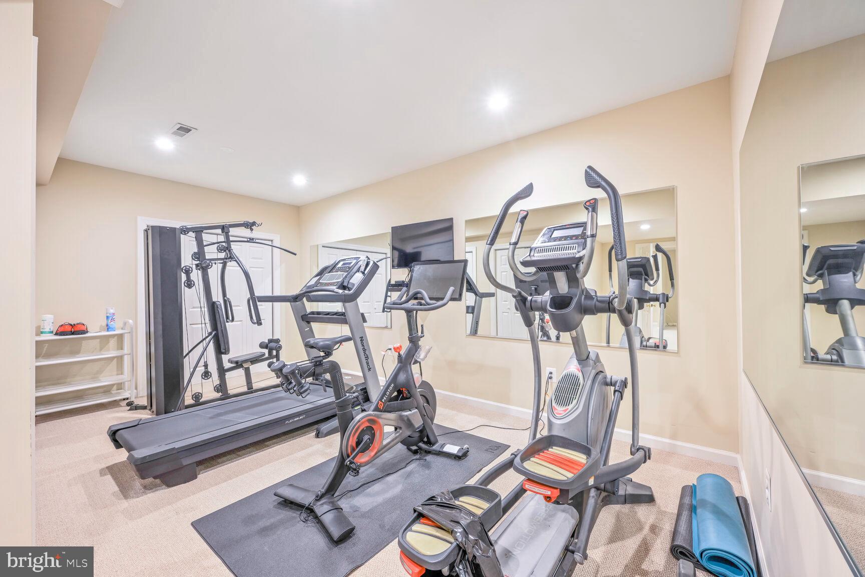 CHEVY CHASE COMMONS - Residential