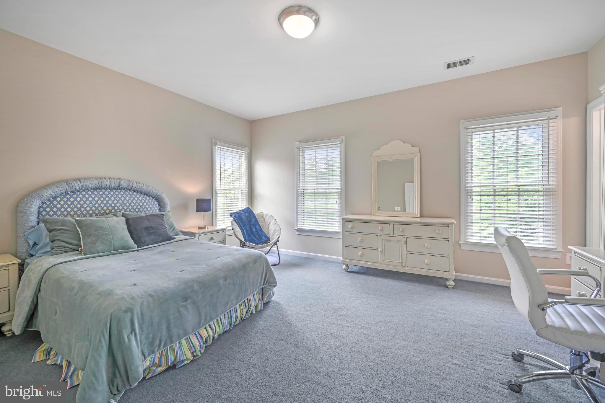 CHEVY CHASE COMMONS - Residential