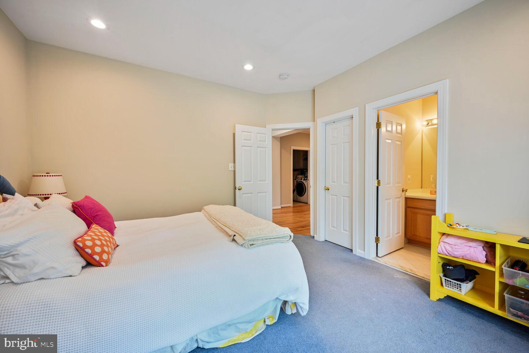 CHEVY CHASE COMMONS - Residential