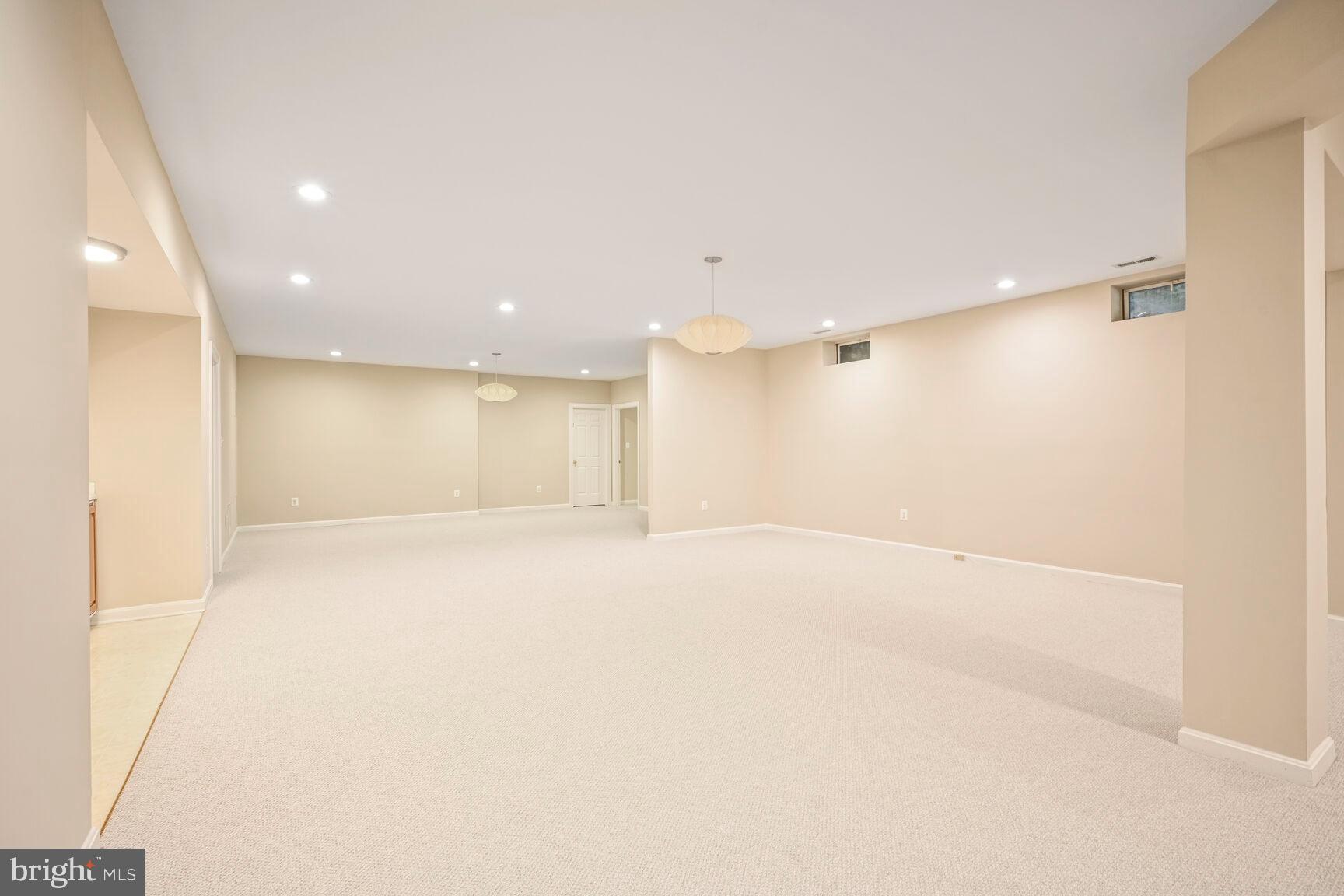 CHEVY CHASE COMMONS - Residential