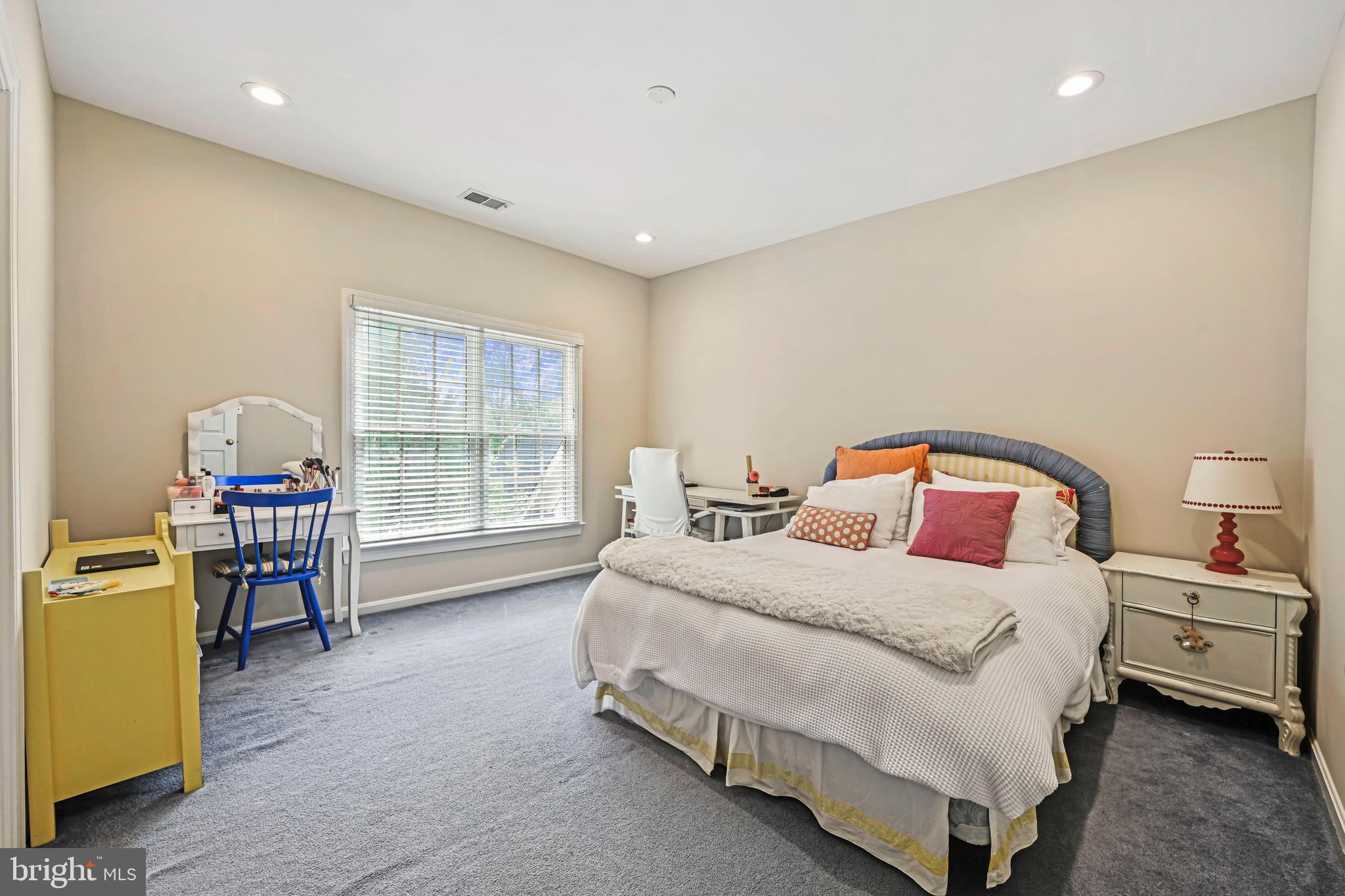 CHEVY CHASE COMMONS - Residential