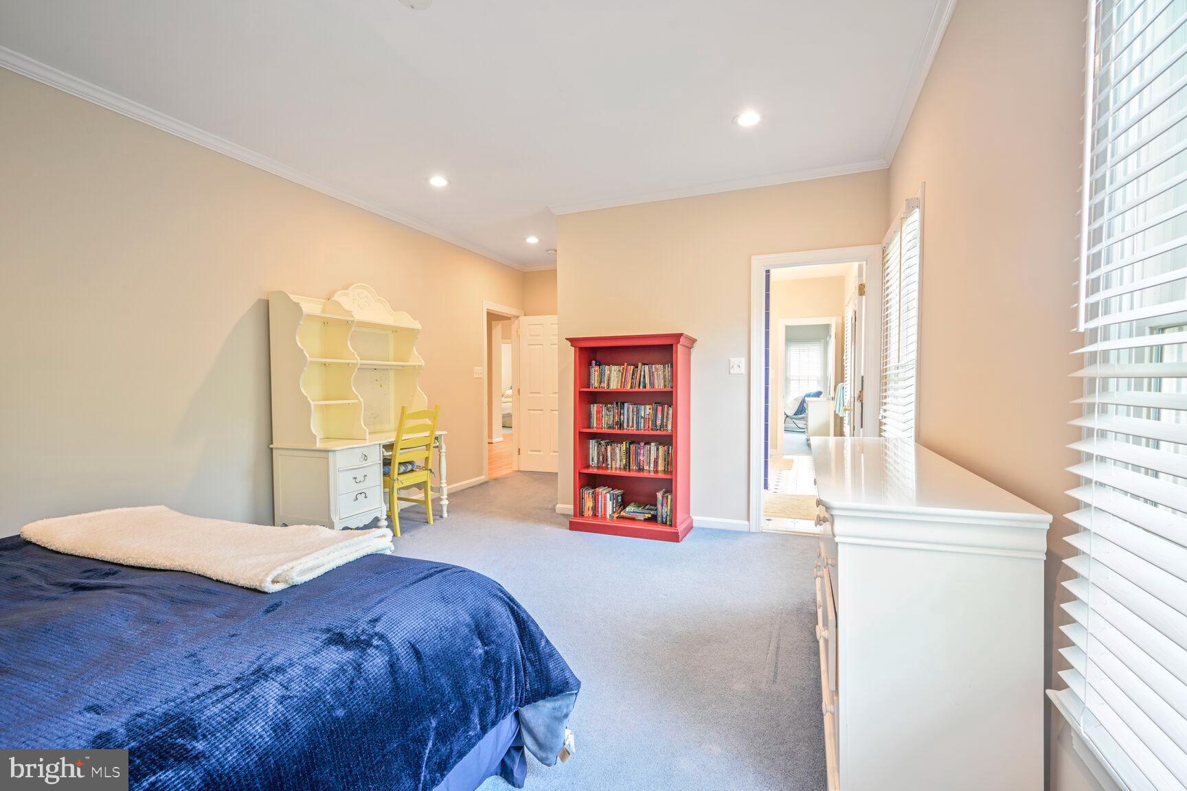 CHEVY CHASE COMMONS - Residential