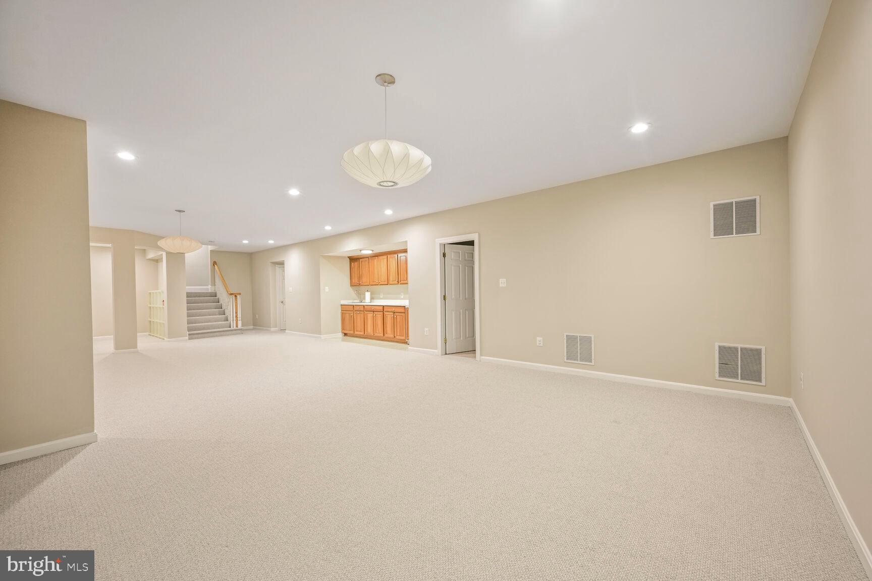 CHEVY CHASE COMMONS - Residential