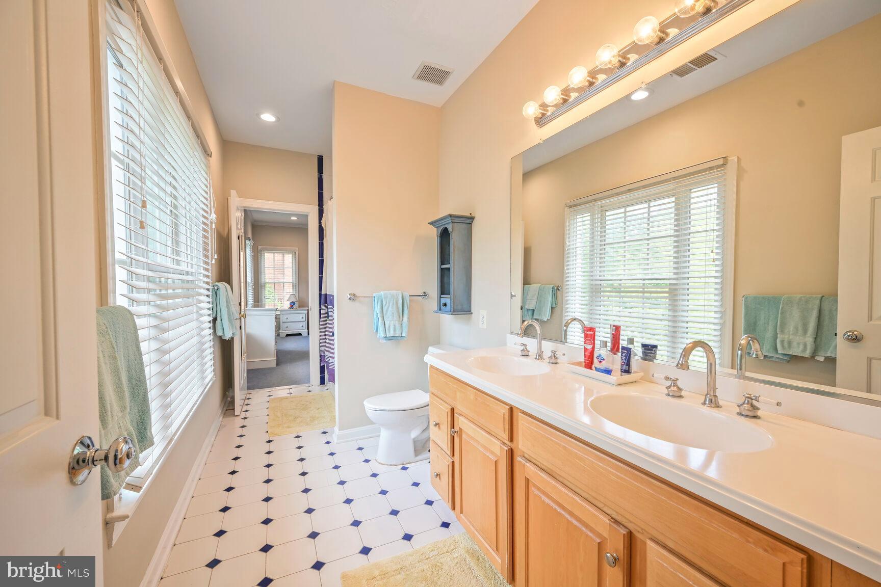 CHEVY CHASE COMMONS - Residential