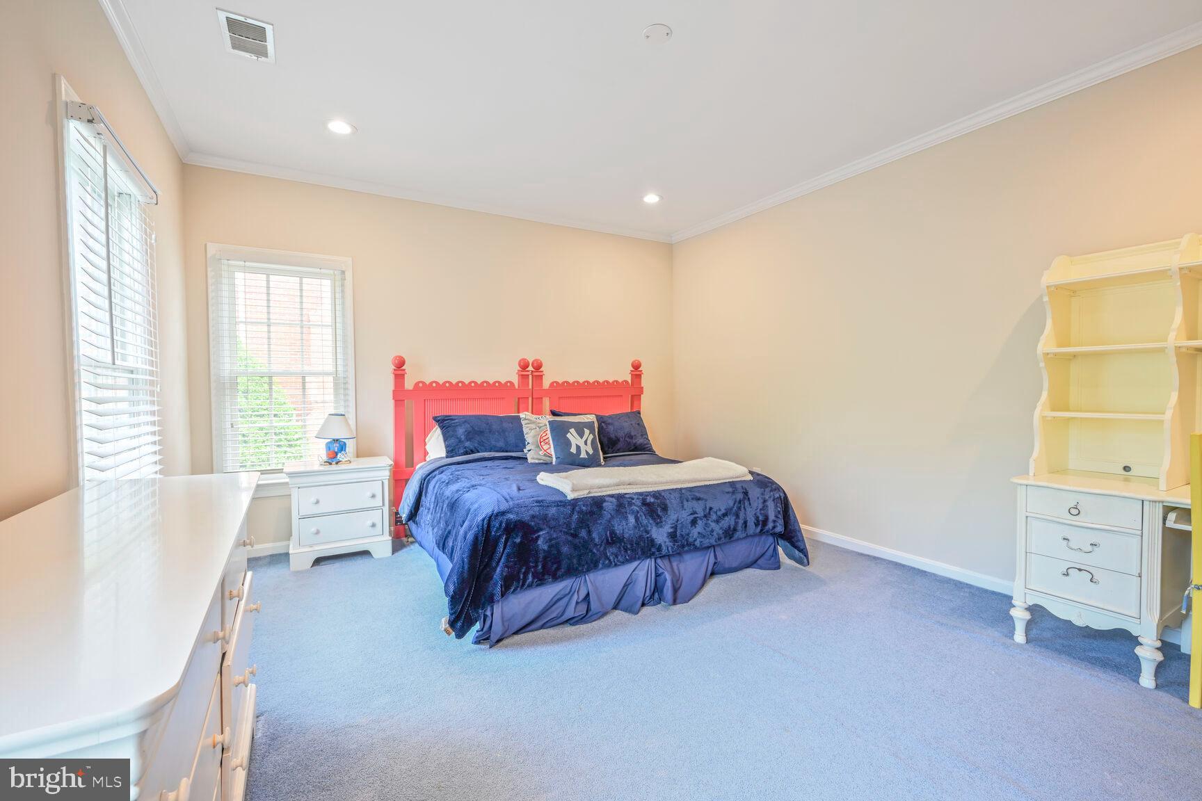 CHEVY CHASE COMMONS - Residential