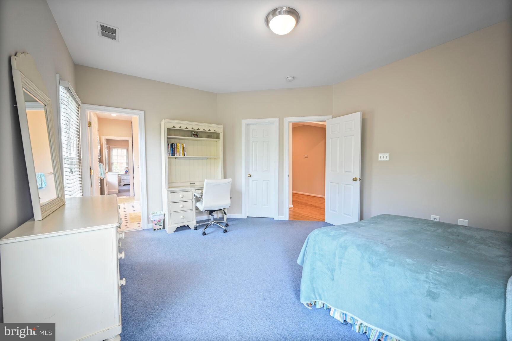 CHEVY CHASE COMMONS - Residential