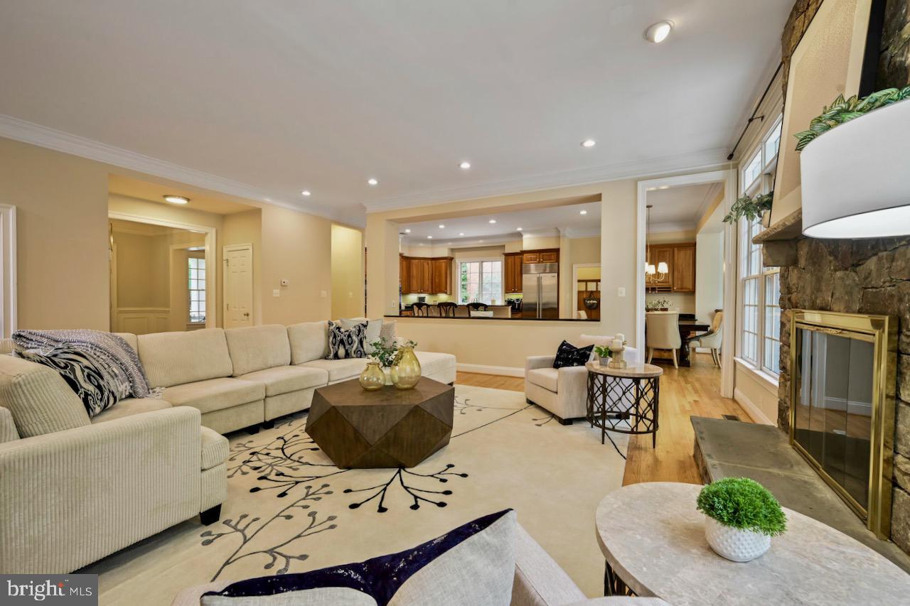 CHEVY CHASE COMMONS - Residential