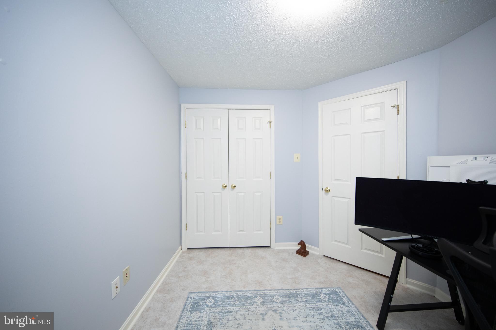 CONSTANT FRIENDSHIP - Residential