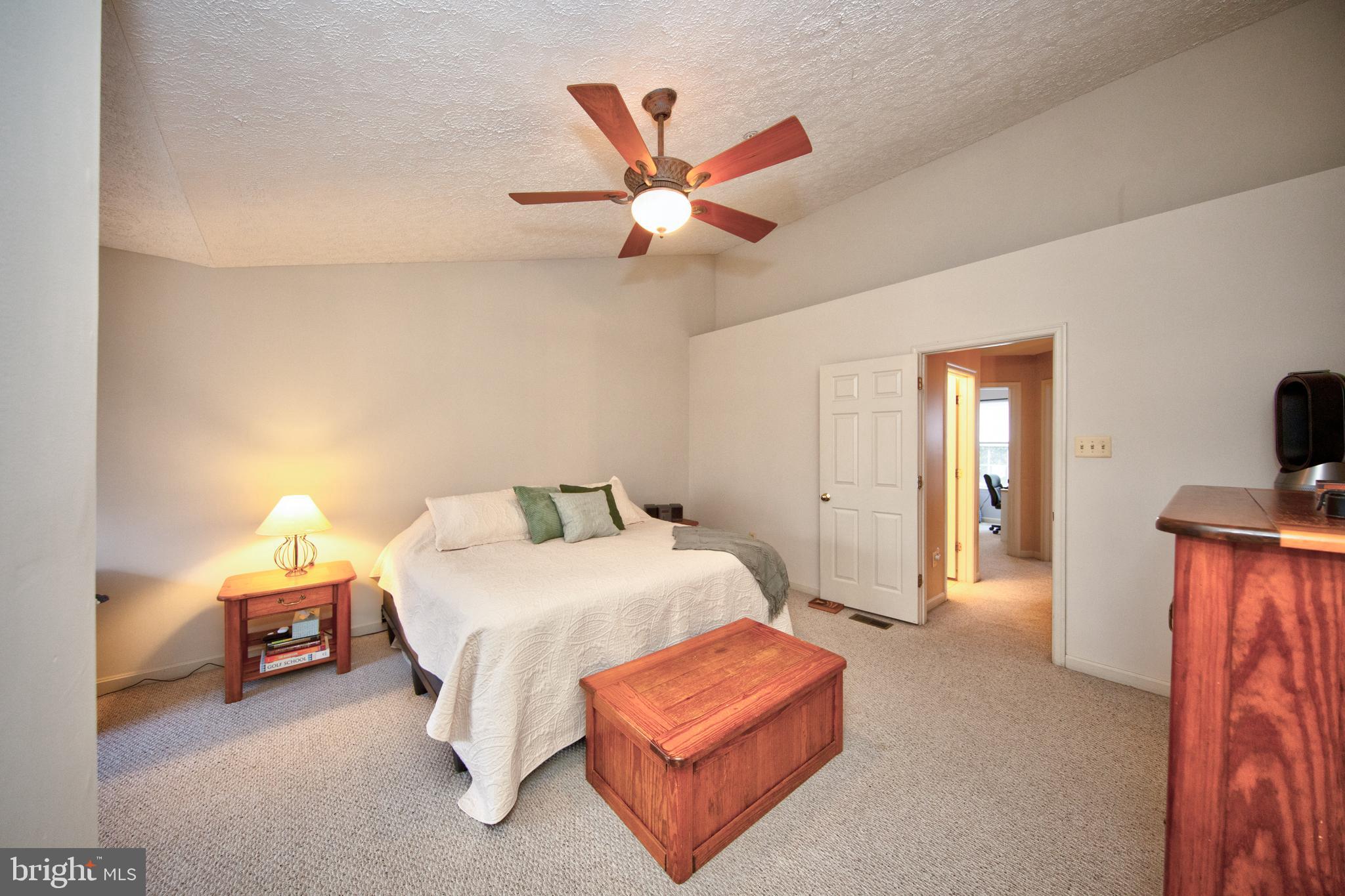 CONSTANT FRIENDSHIP - Residential