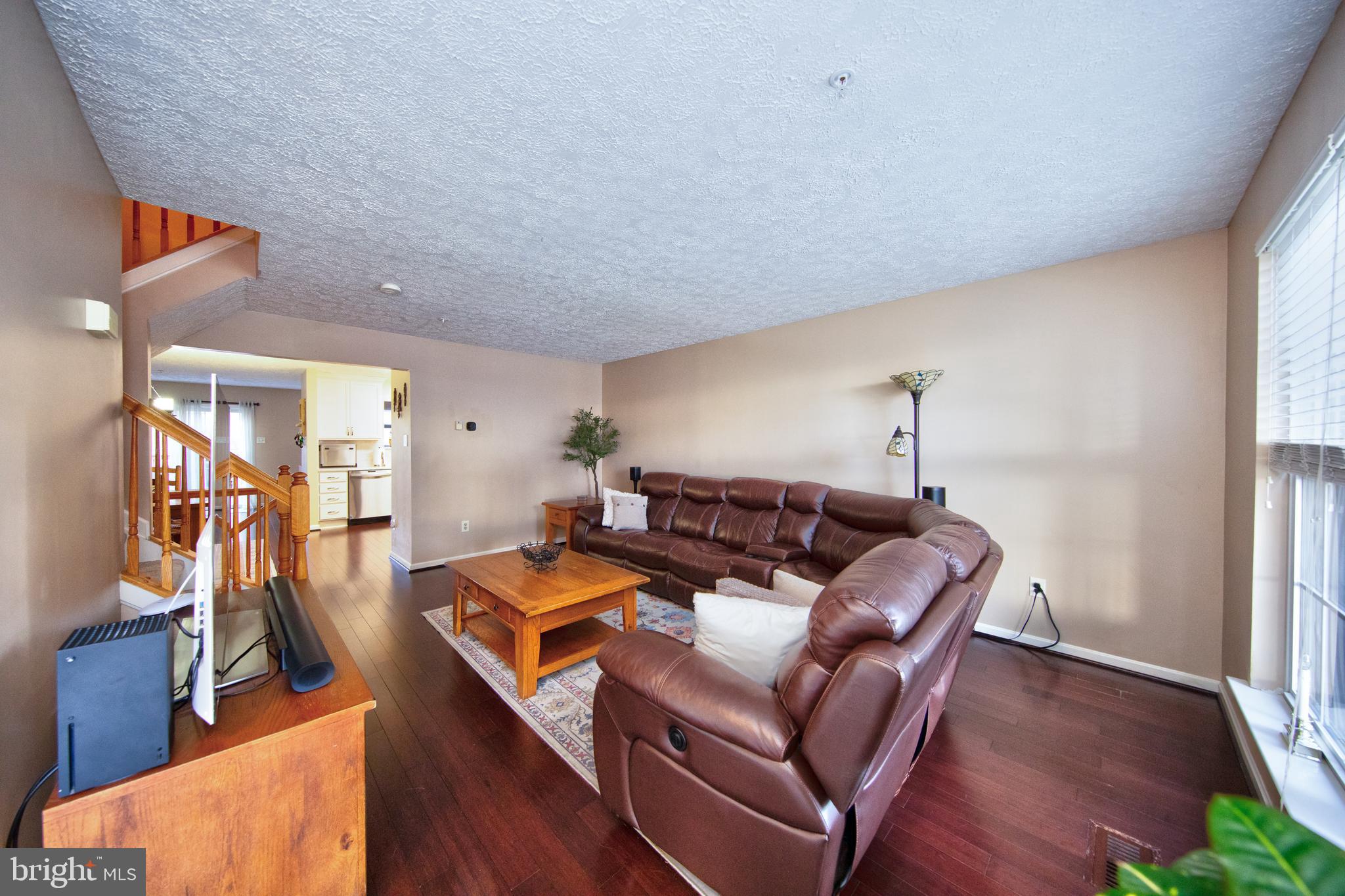 CONSTANT FRIENDSHIP - Residential