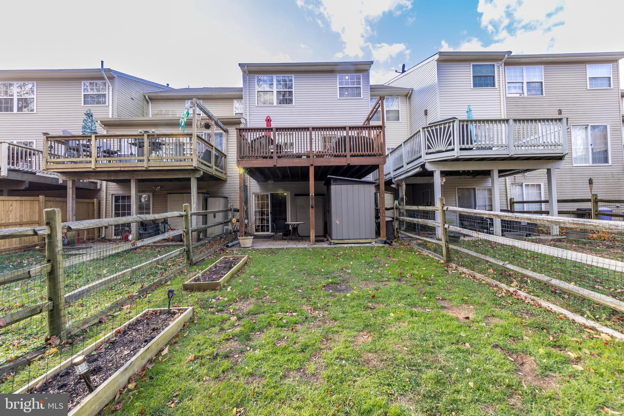 CONSTANT FRIENDSHIP - Residential