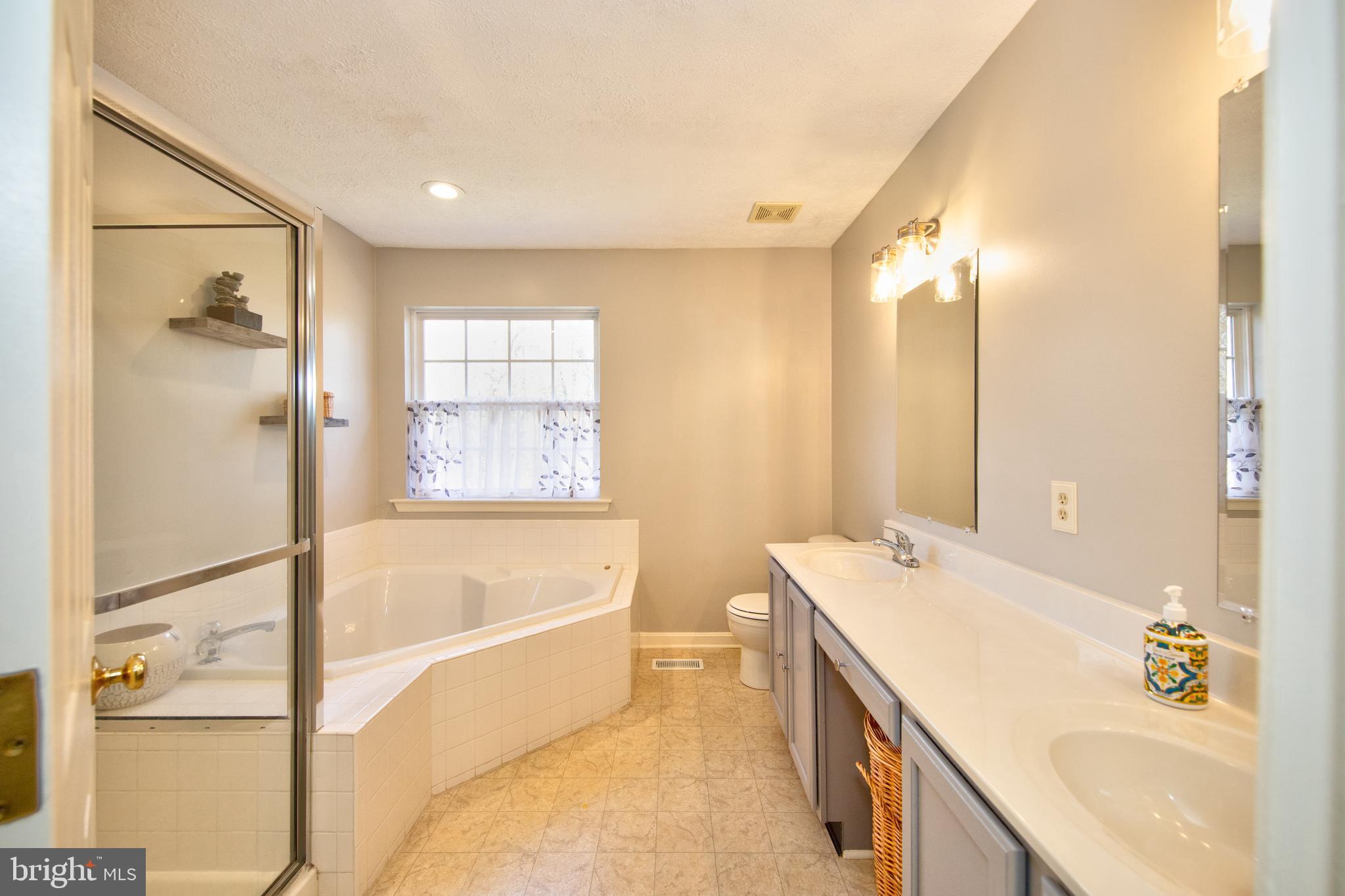 CONSTANT FRIENDSHIP - Residential