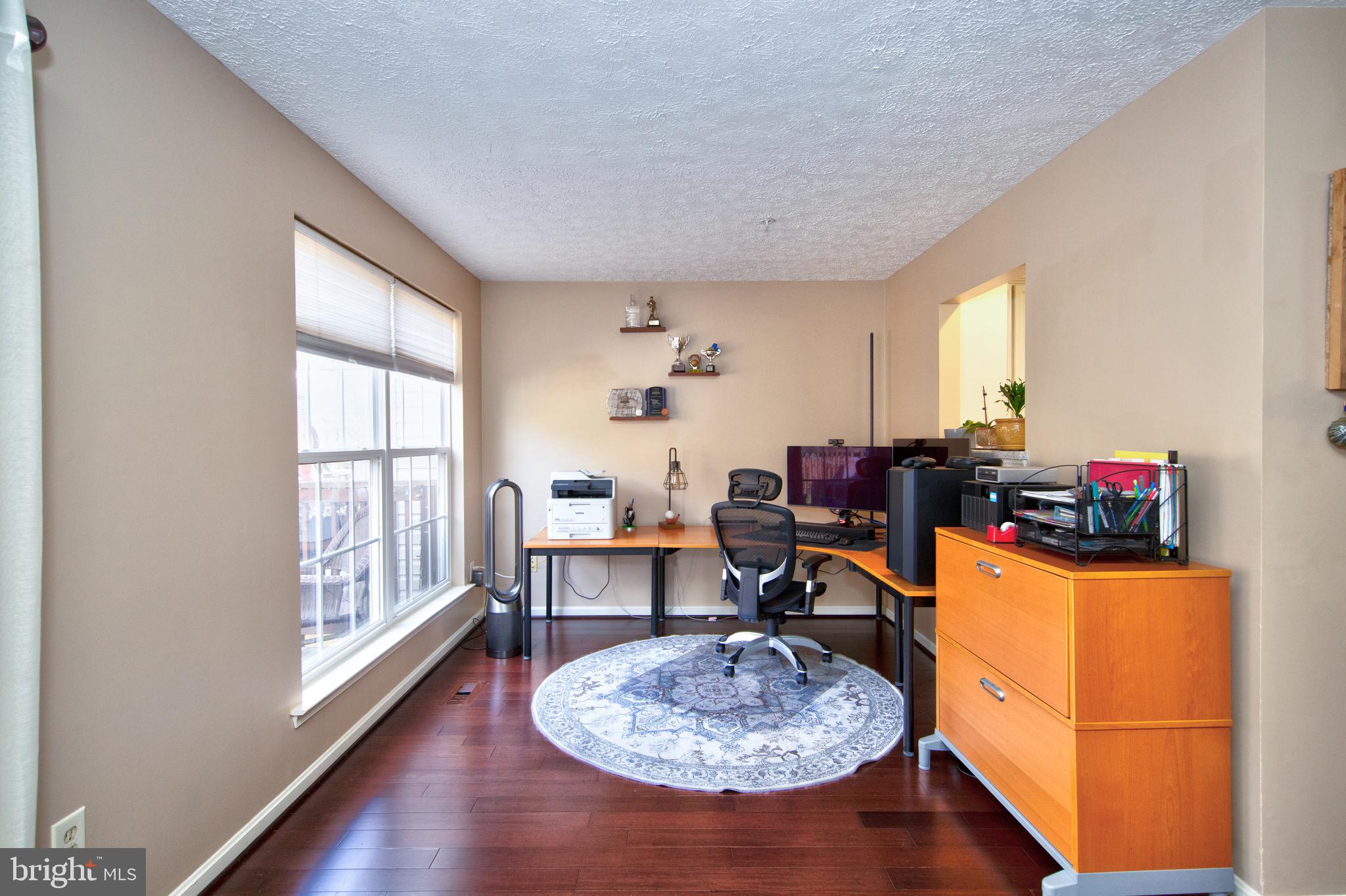 CONSTANT FRIENDSHIP - Residential