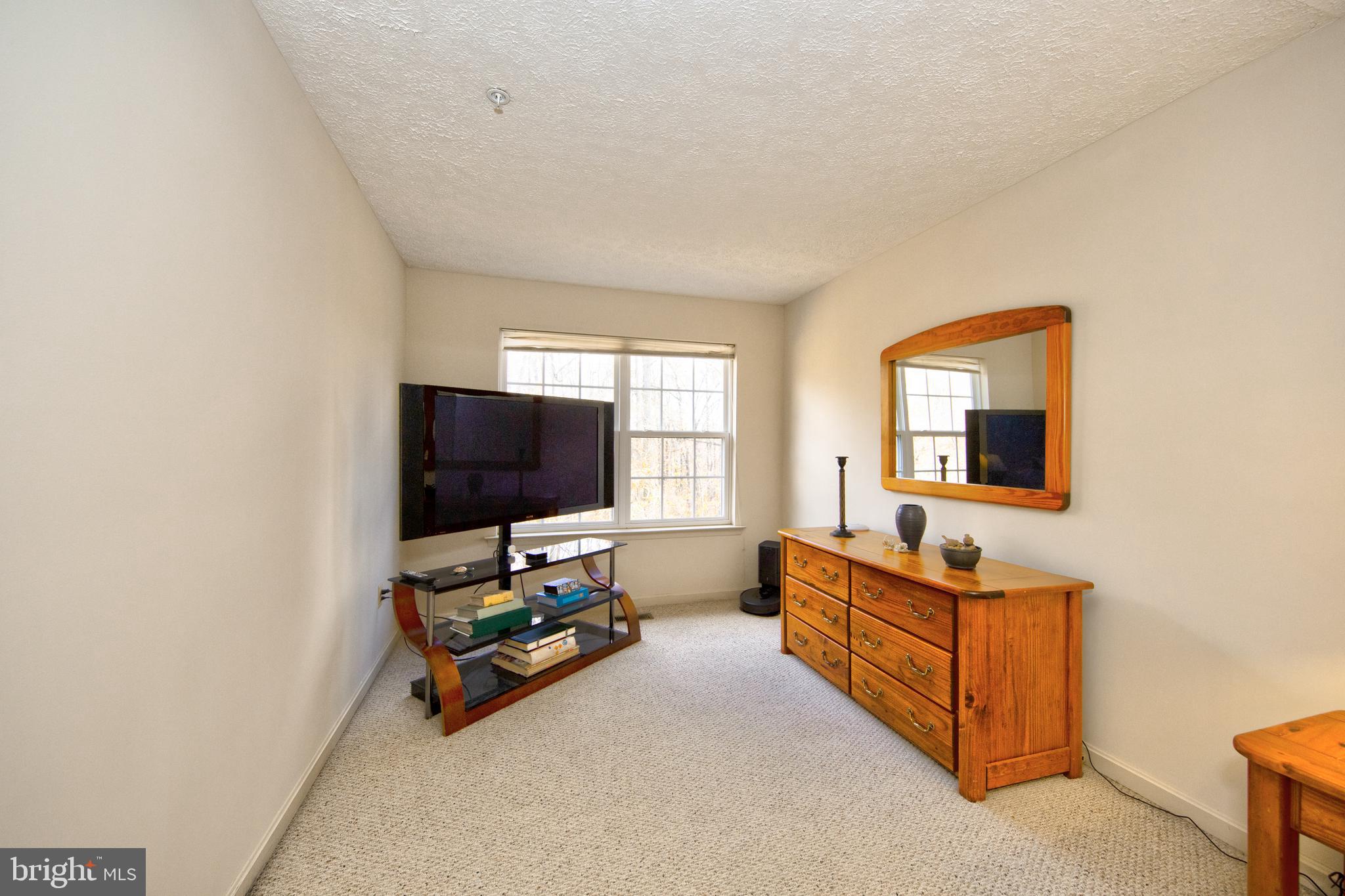 CONSTANT FRIENDSHIP - Residential