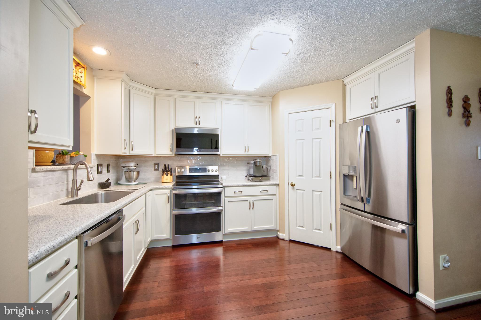 CONSTANT FRIENDSHIP - Residential