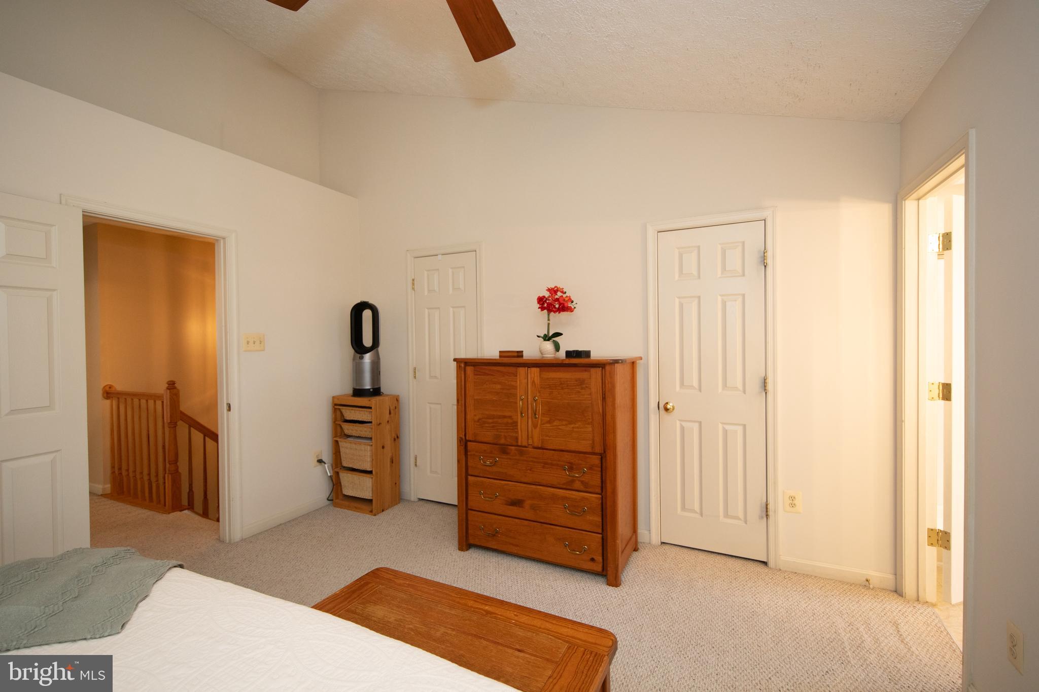 CONSTANT FRIENDSHIP - Residential