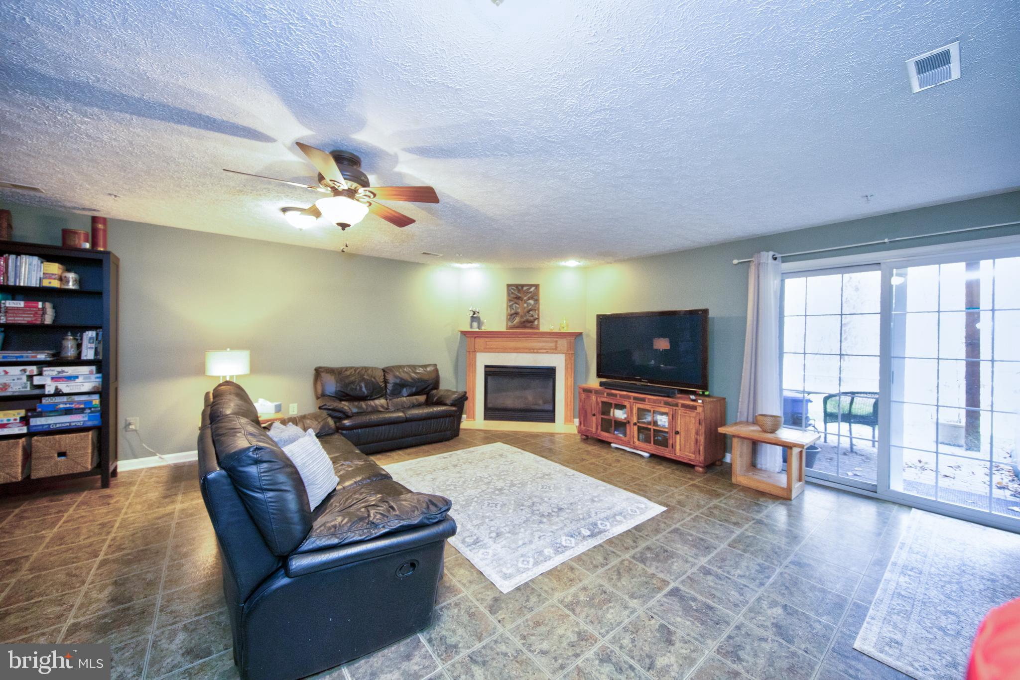 CONSTANT FRIENDSHIP - Residential