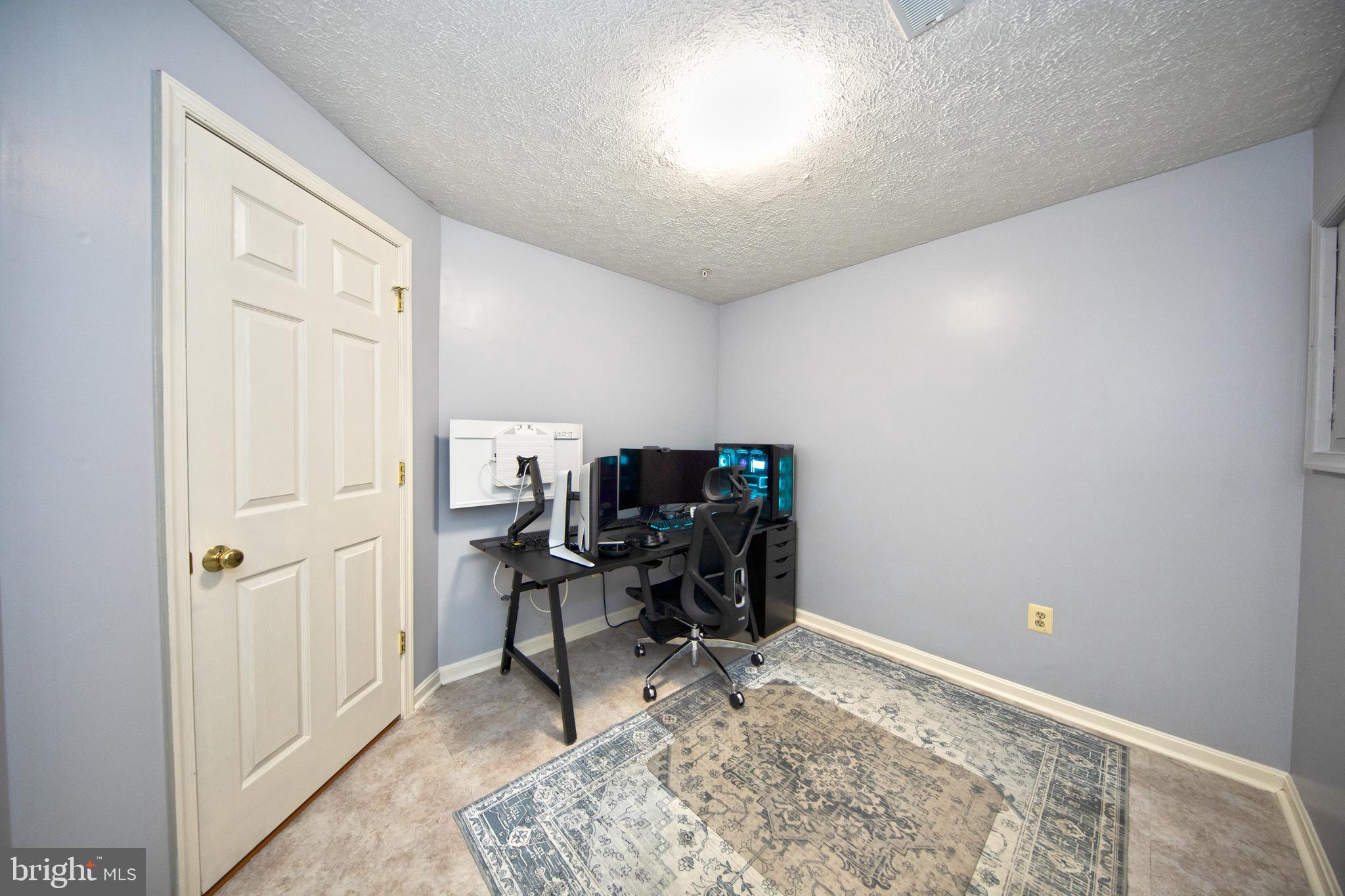 CONSTANT FRIENDSHIP - Residential