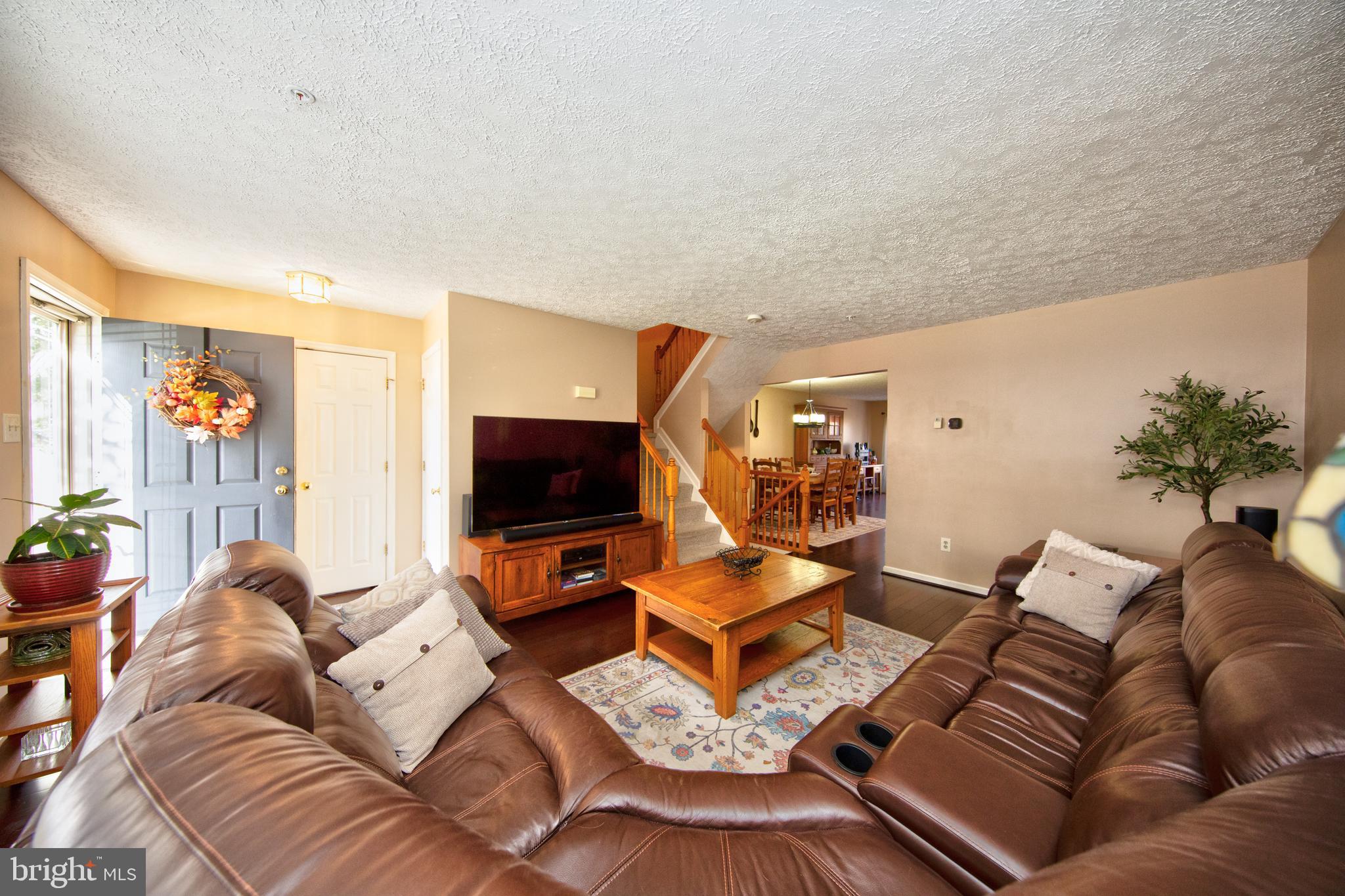 CONSTANT FRIENDSHIP - Residential