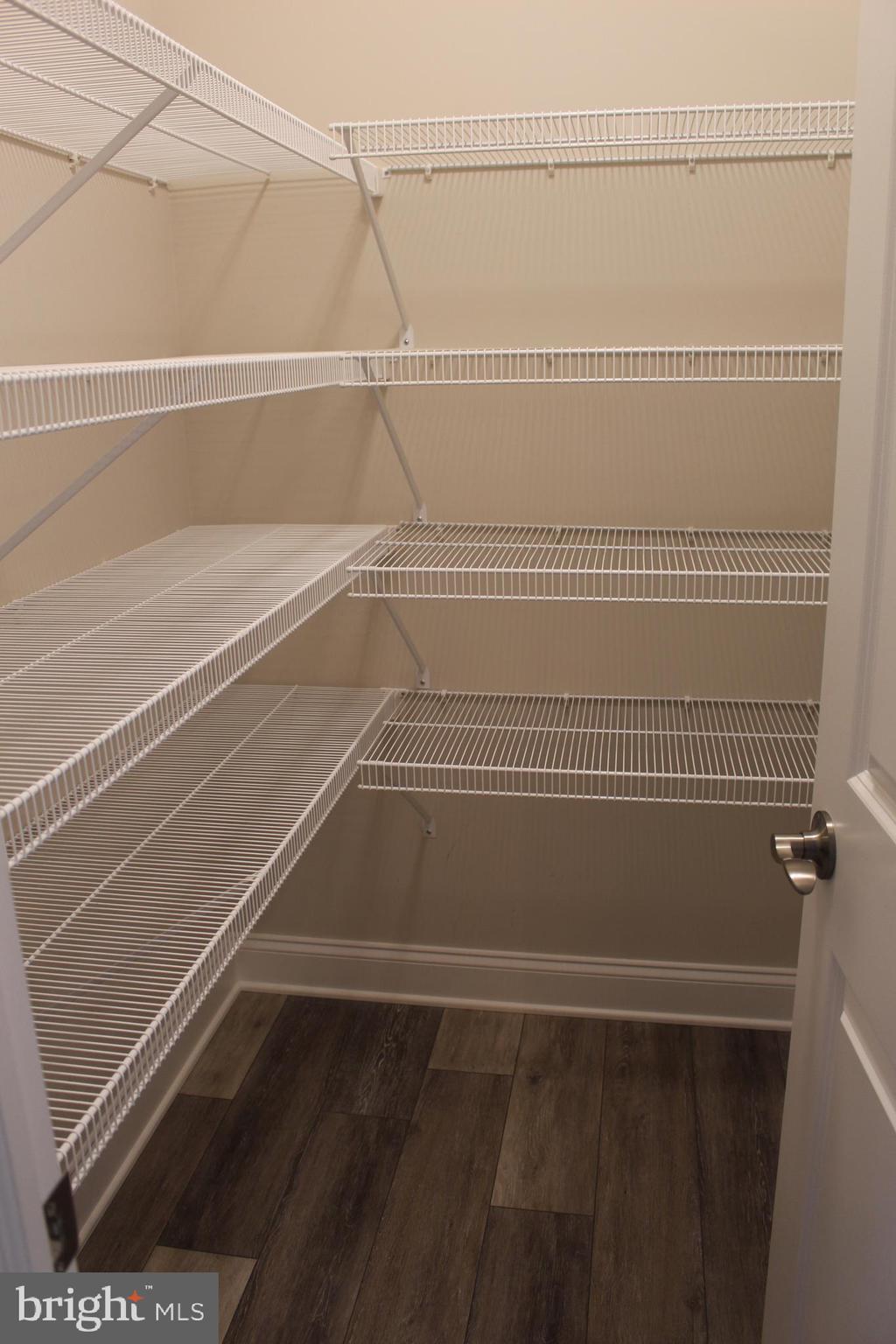 SPRING ROCK - Residential Lease