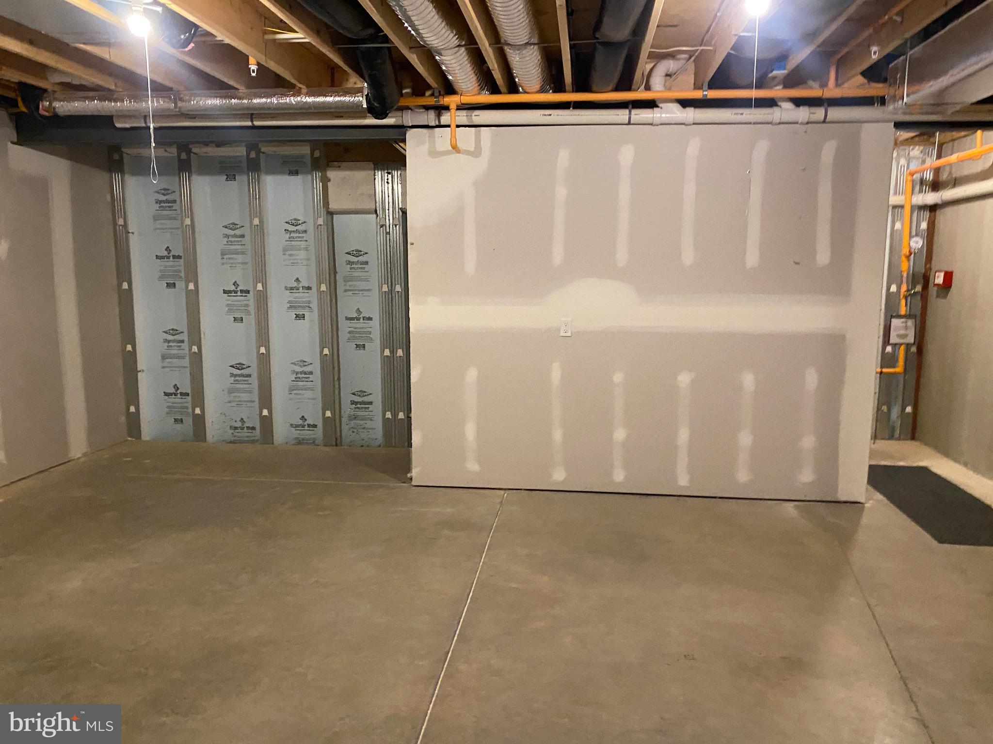 SPRING ROCK - Residential Lease