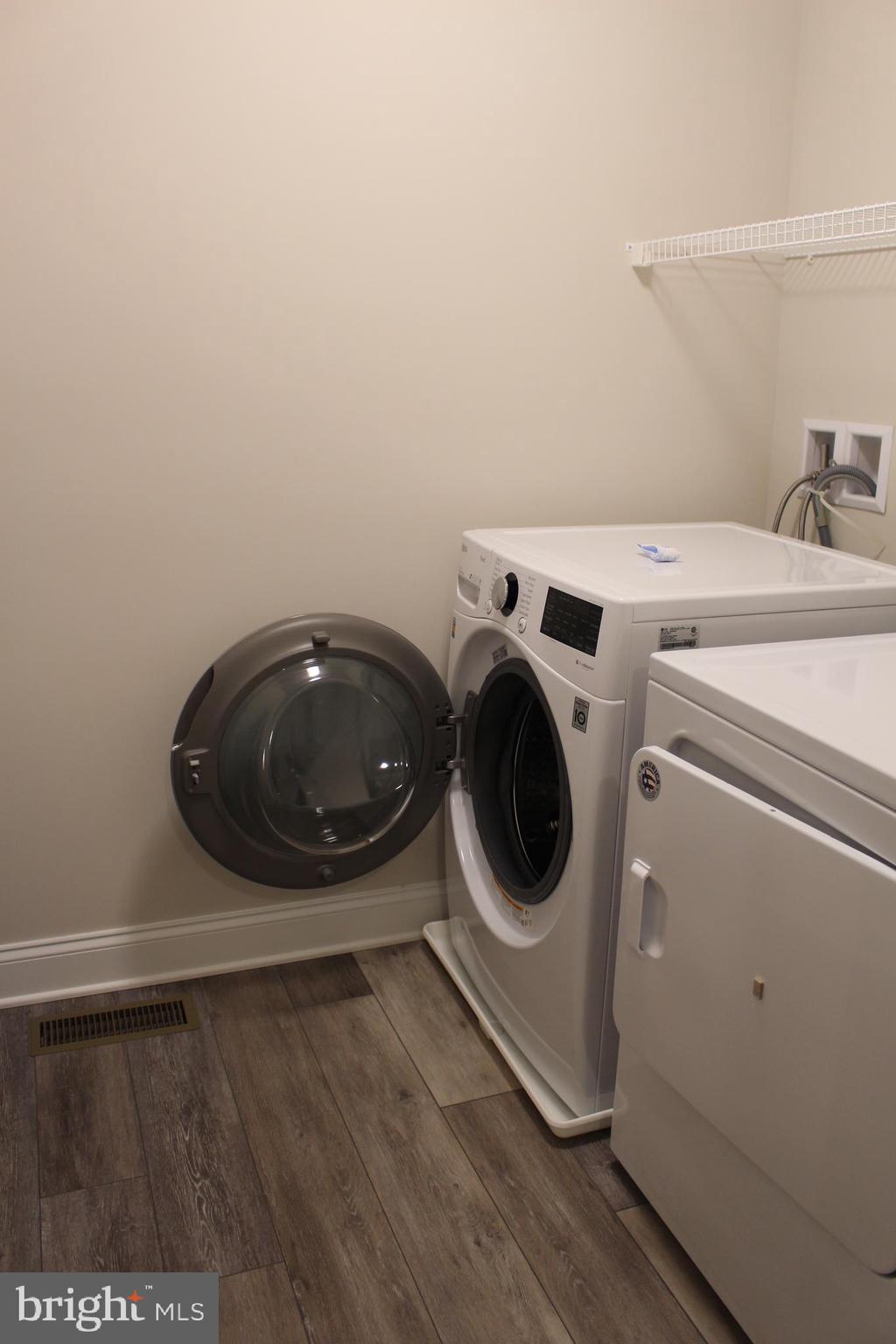 SPRING ROCK - Residential Lease