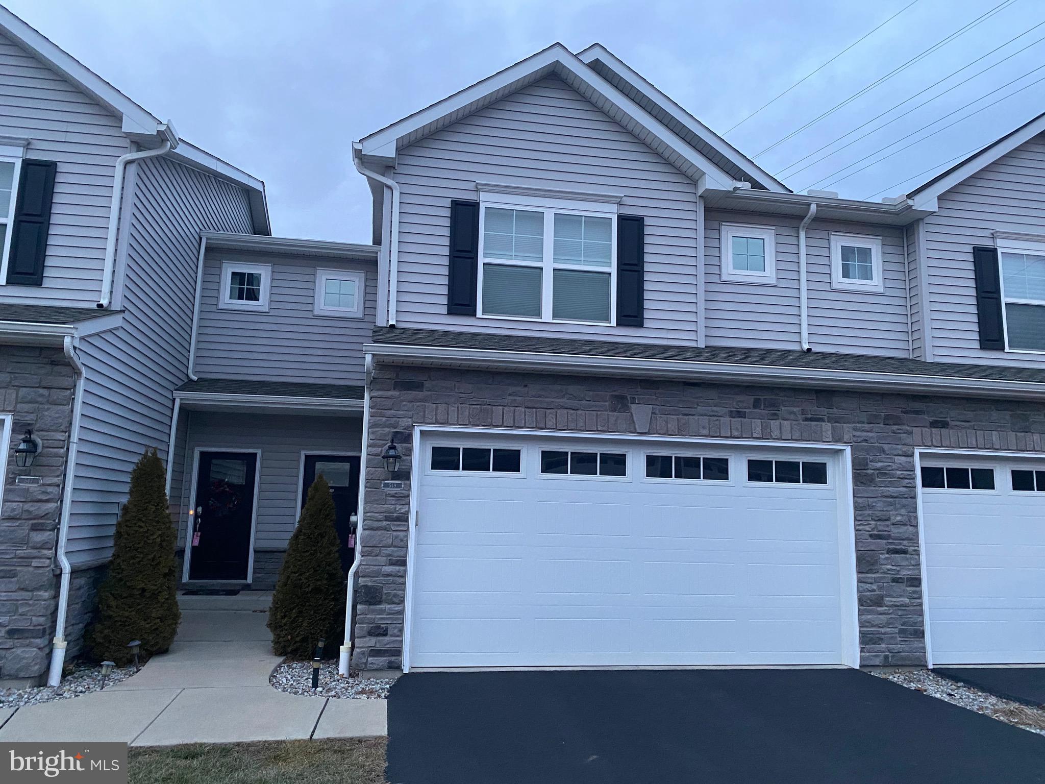 SPRING ROCK - Residential Lease