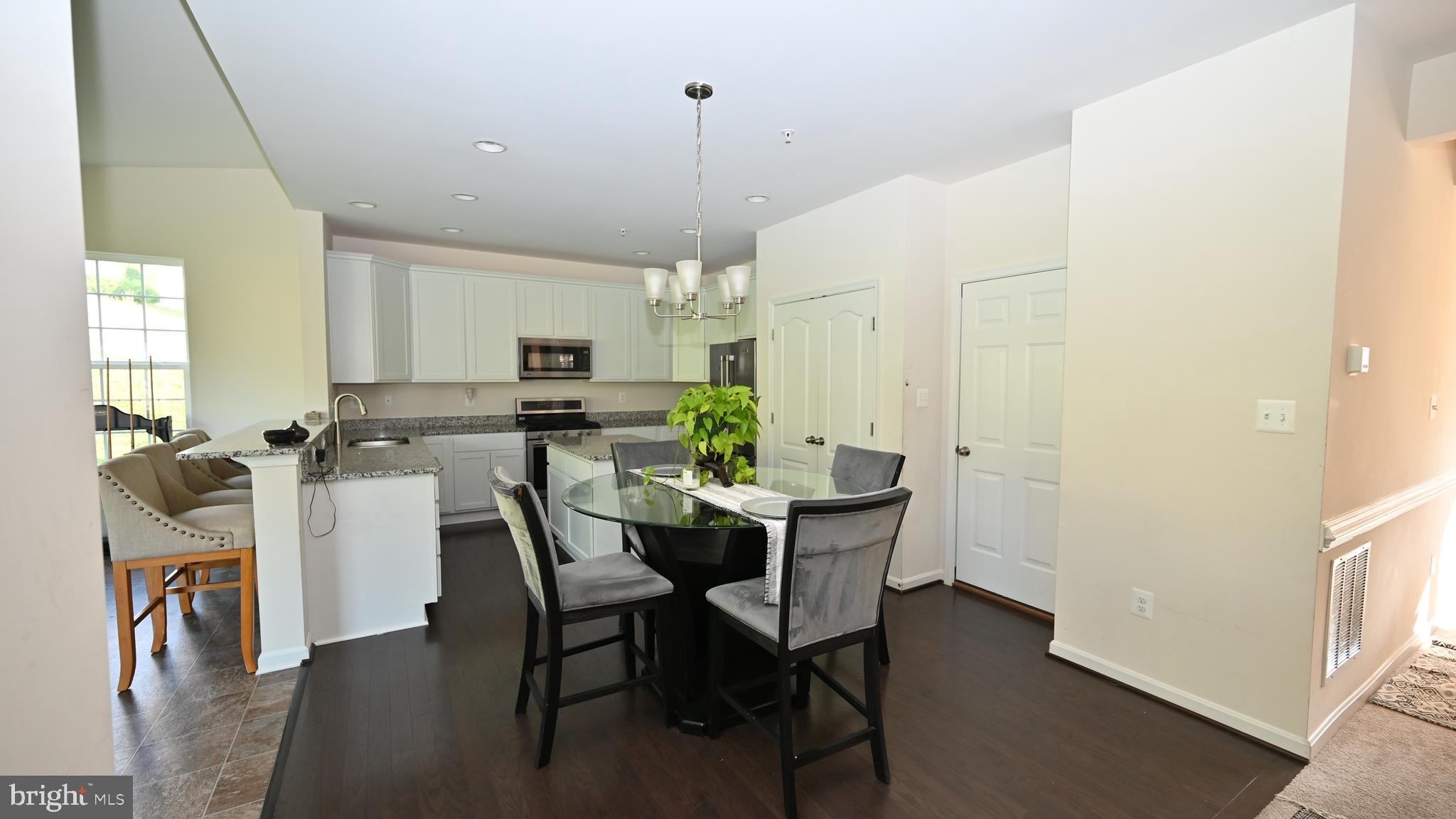 2978 KNIGHT COURT - Photo 2