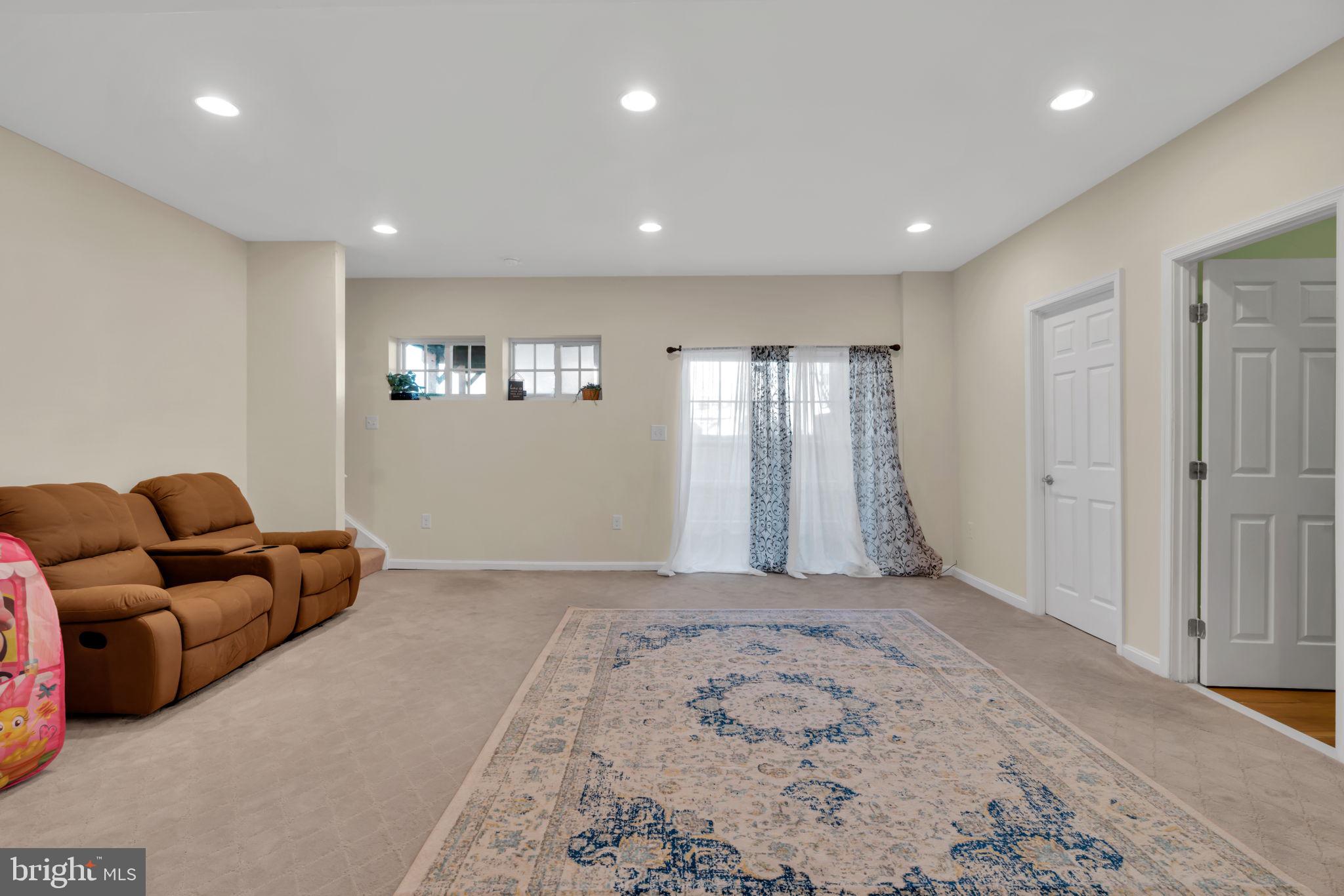 PORT POTOMAC - Residential