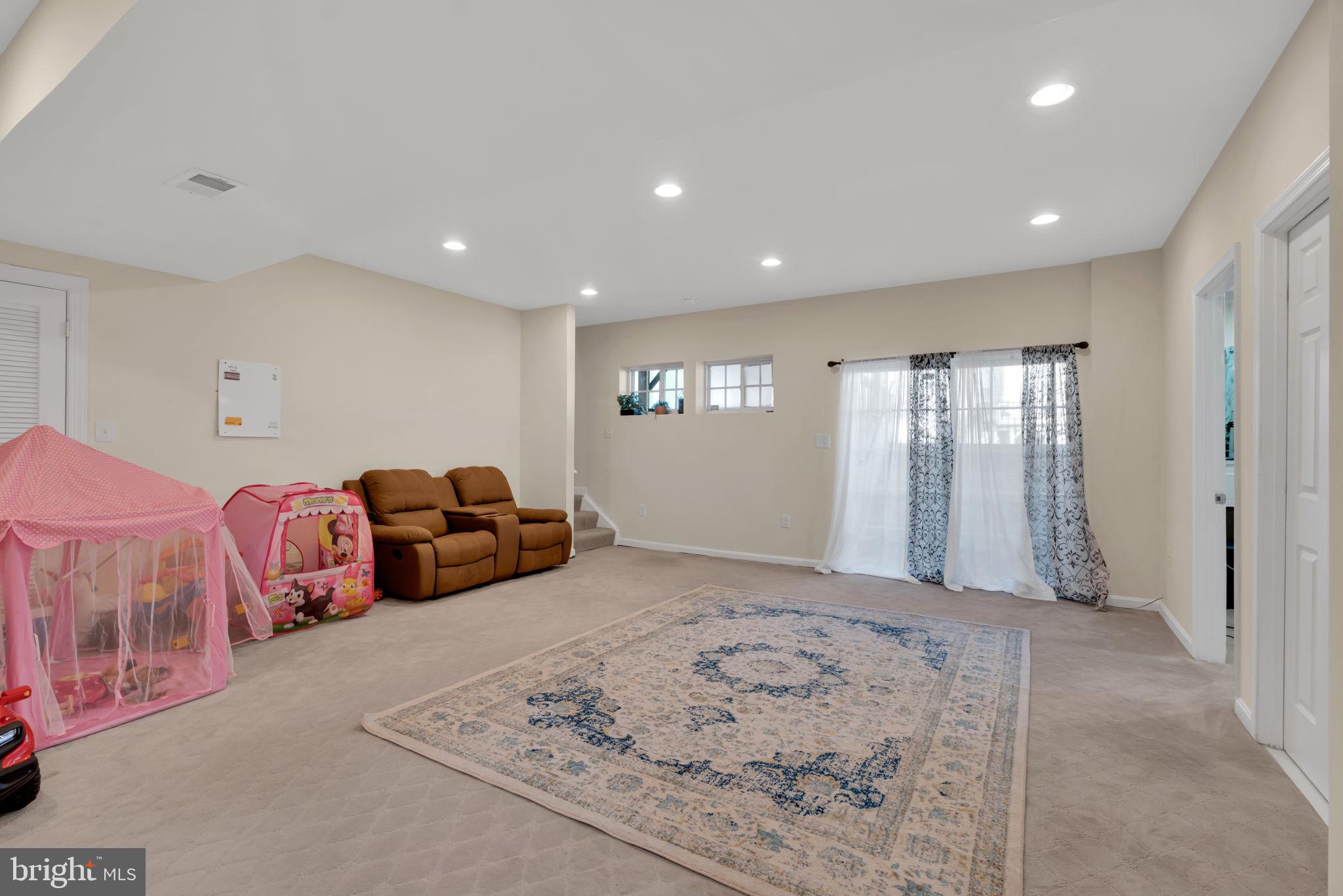 PORT POTOMAC - Residential