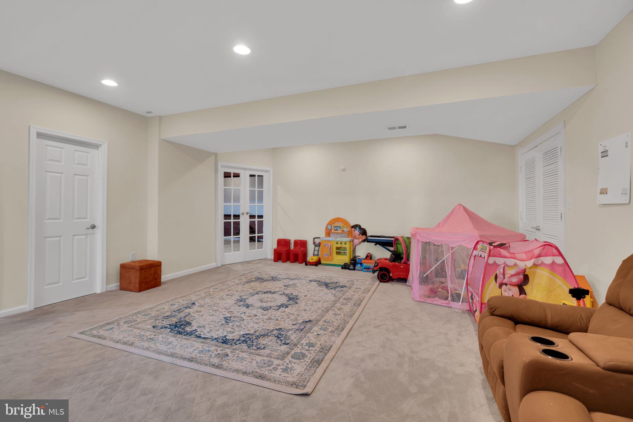 PORT POTOMAC - Residential