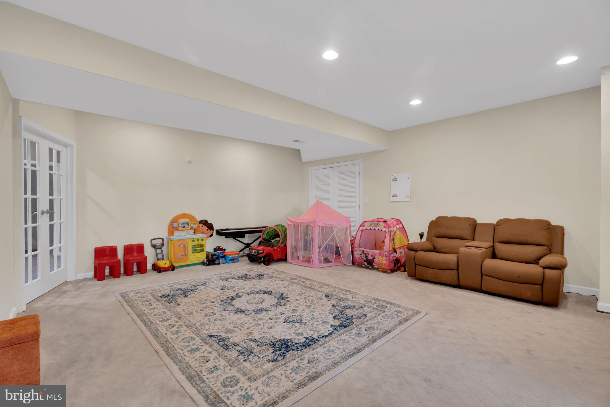 PORT POTOMAC - Residential