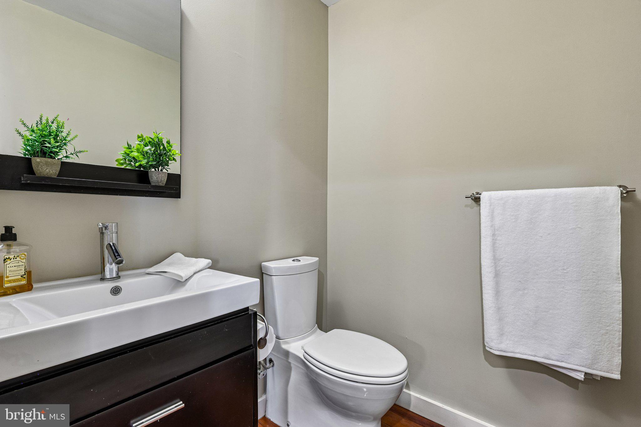 TYSONS COURT - Residential