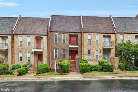 Photo of 1733 Cy Court, VIENNA, VA 22182 (MLS # VAFX2296122)