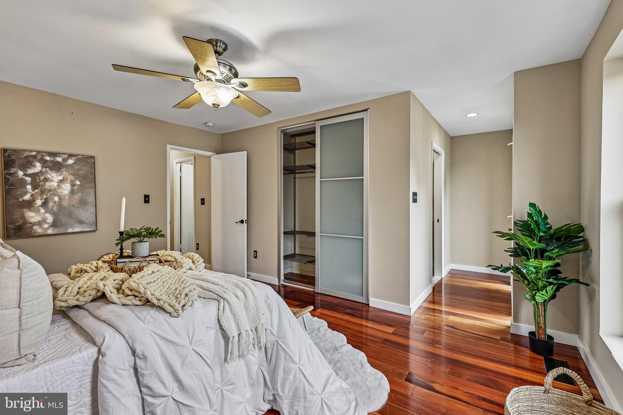 TYSONS COURT - Residential