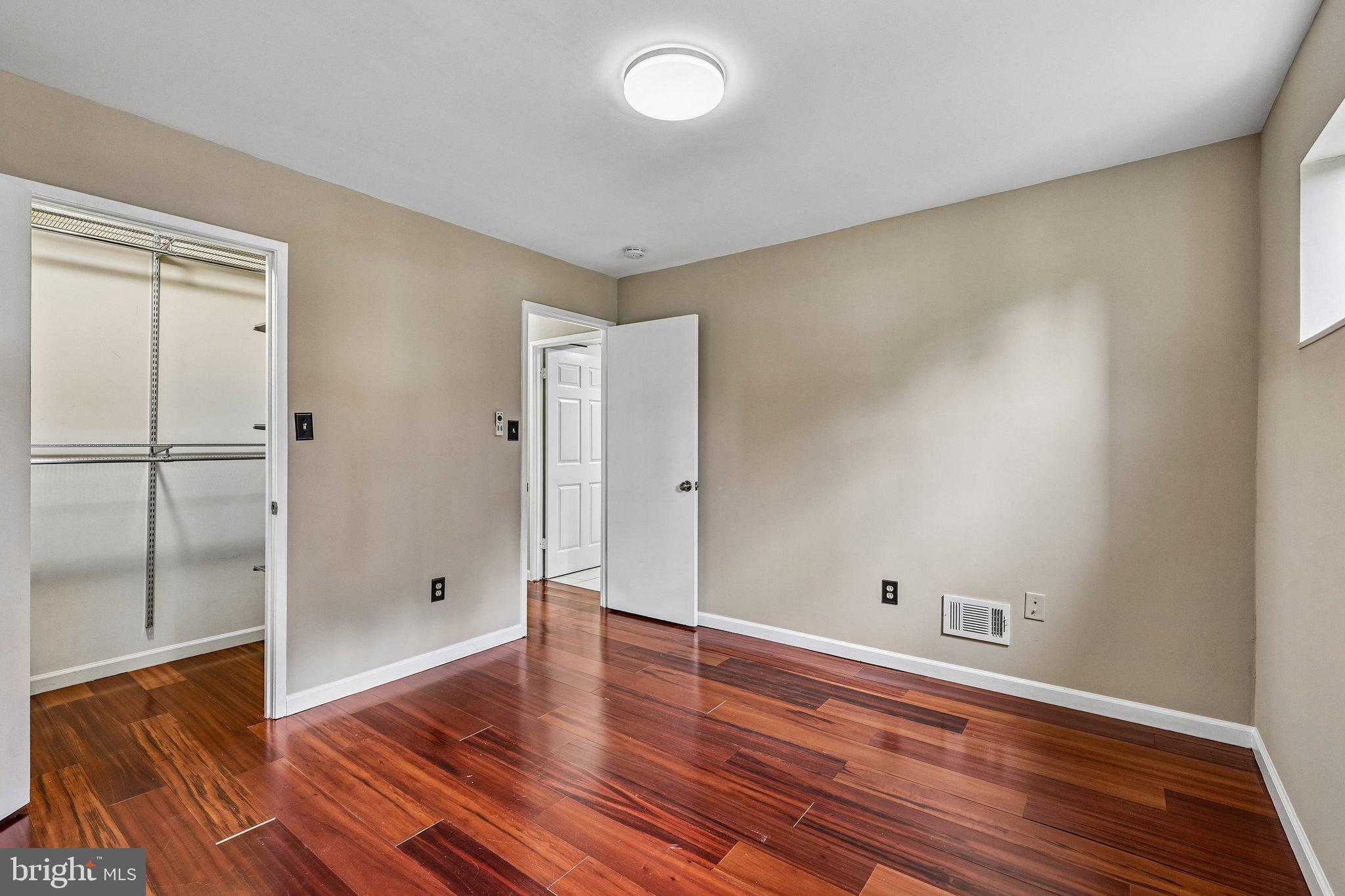 TYSONS COURT - Residential