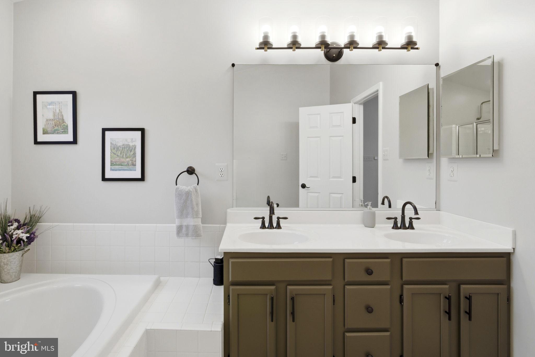 PERRY HALL COURTS - Residential